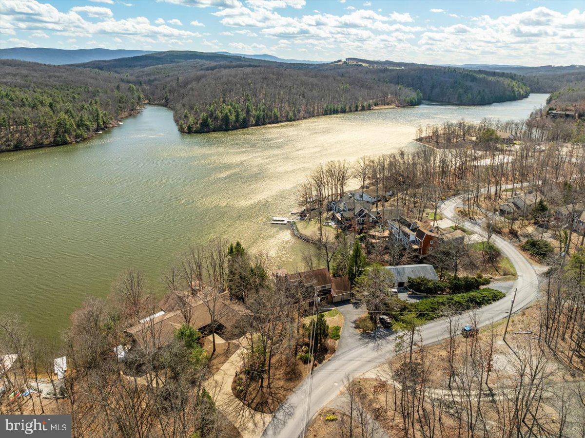 Cross Junction, VA 22625,1025 LAKEVIEW DR