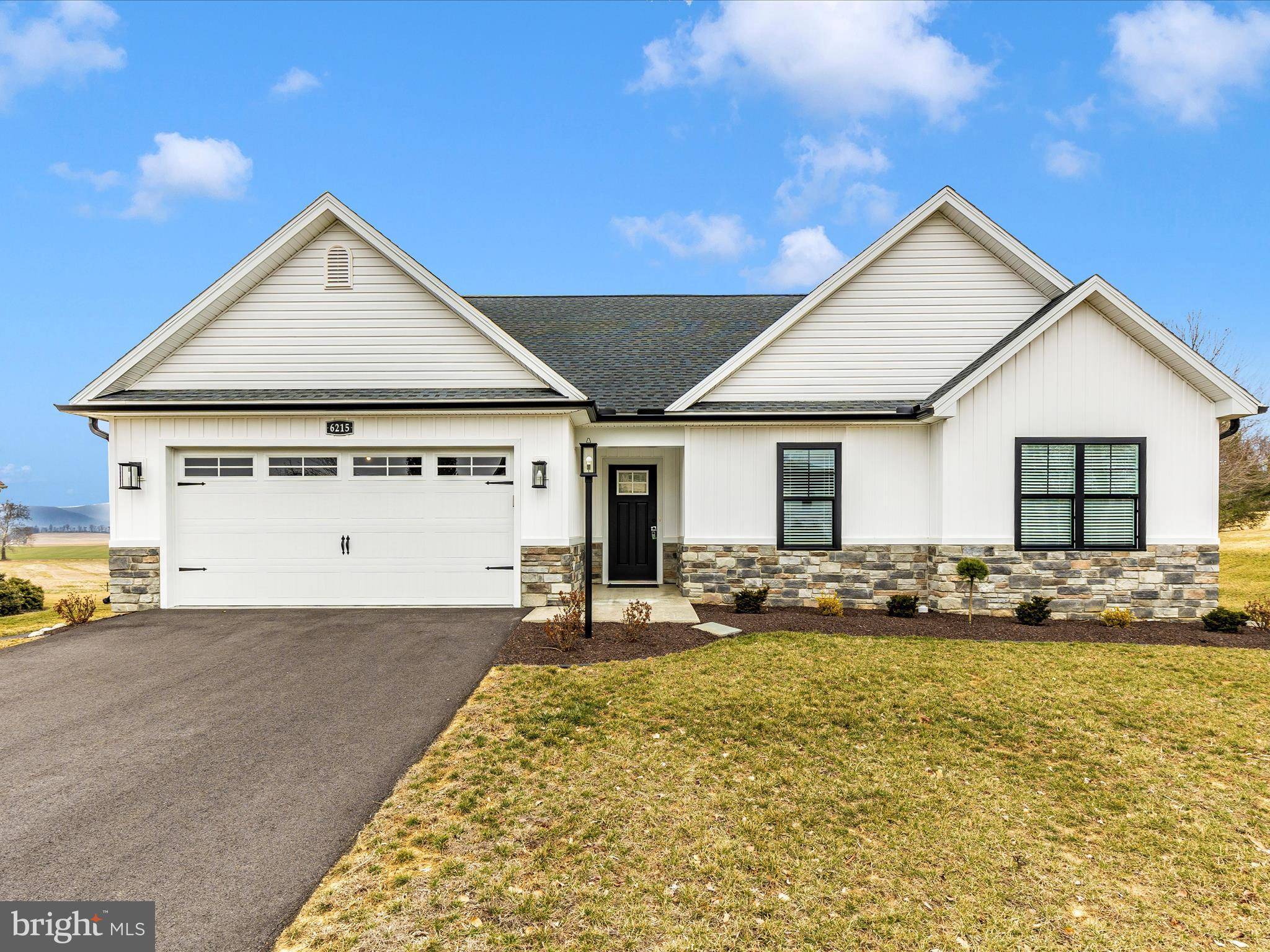 Fayetteville, PA 17222,6215 OAK LEAF LN N