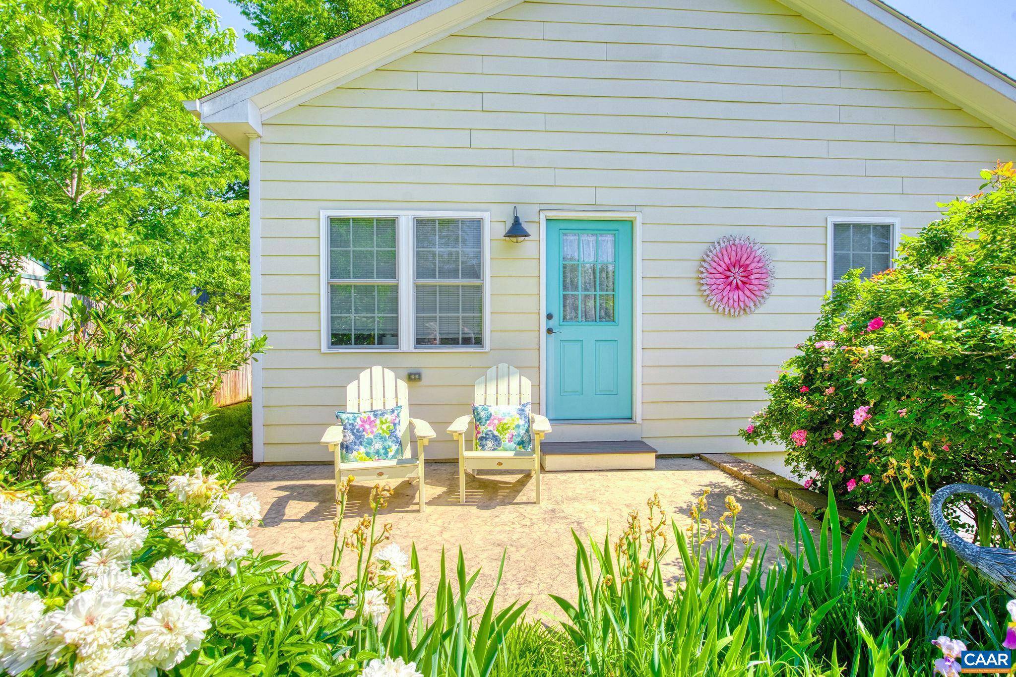Charlottesville, VA 22902,207 DOUGLAS AVE