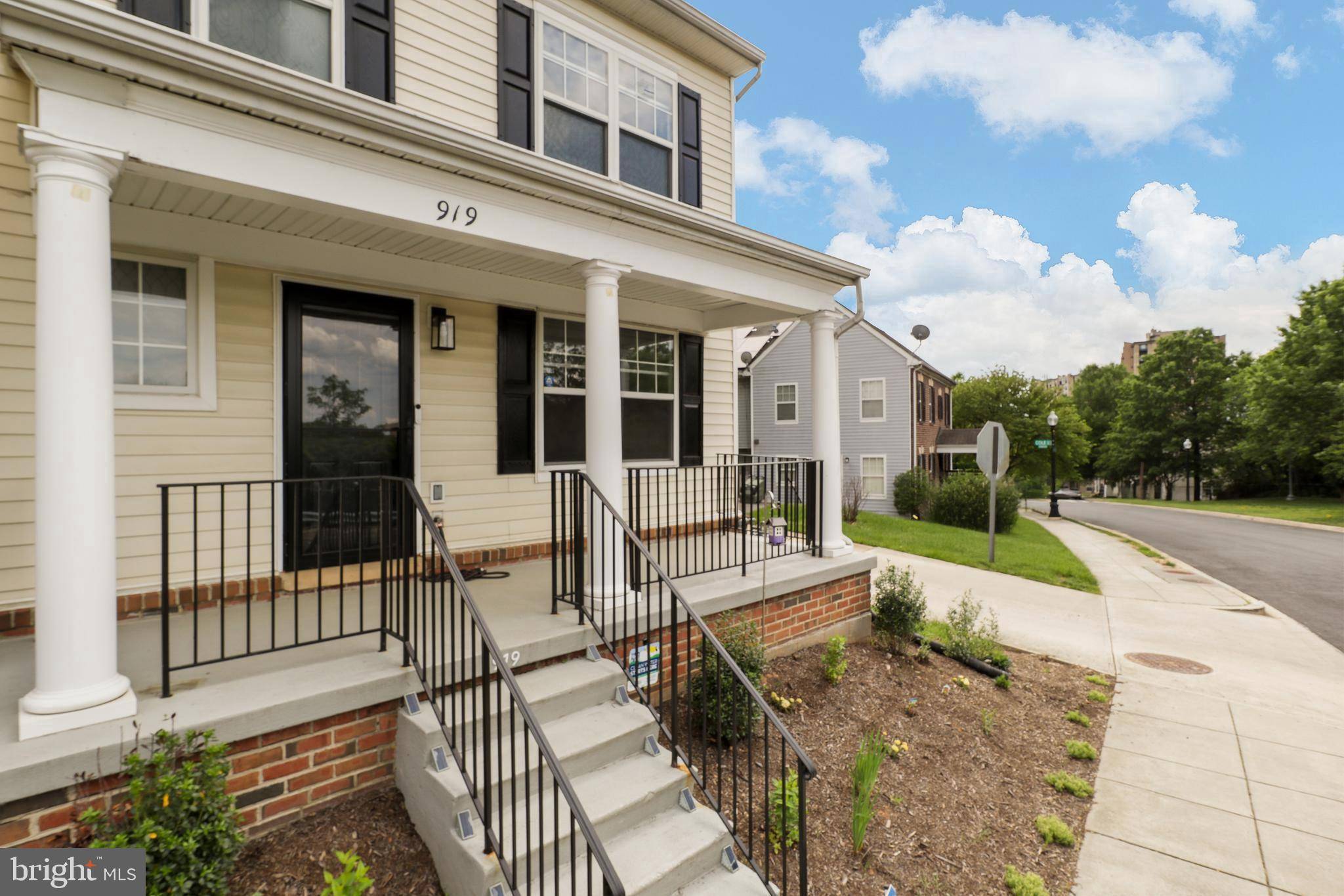 Washington, DC 20032,919 BLAKNEY LN SE