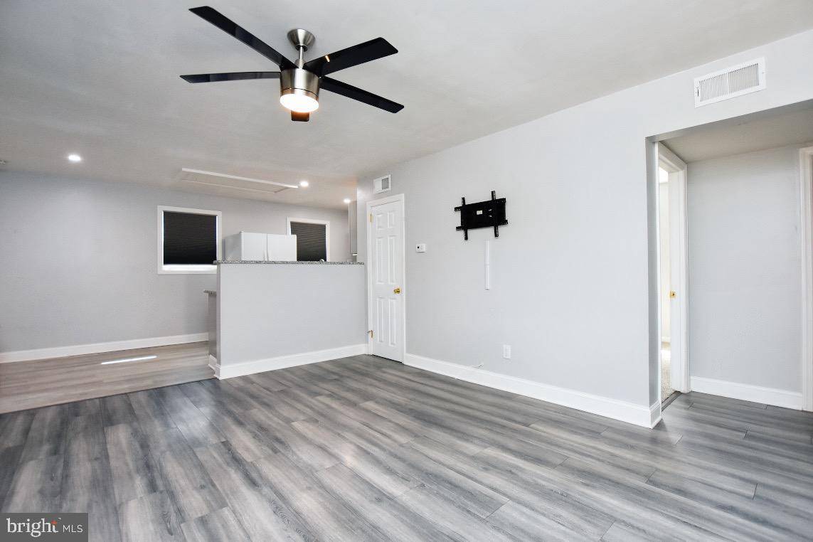 Maple Shade, NJ 08052,24 WOODBINE AVE