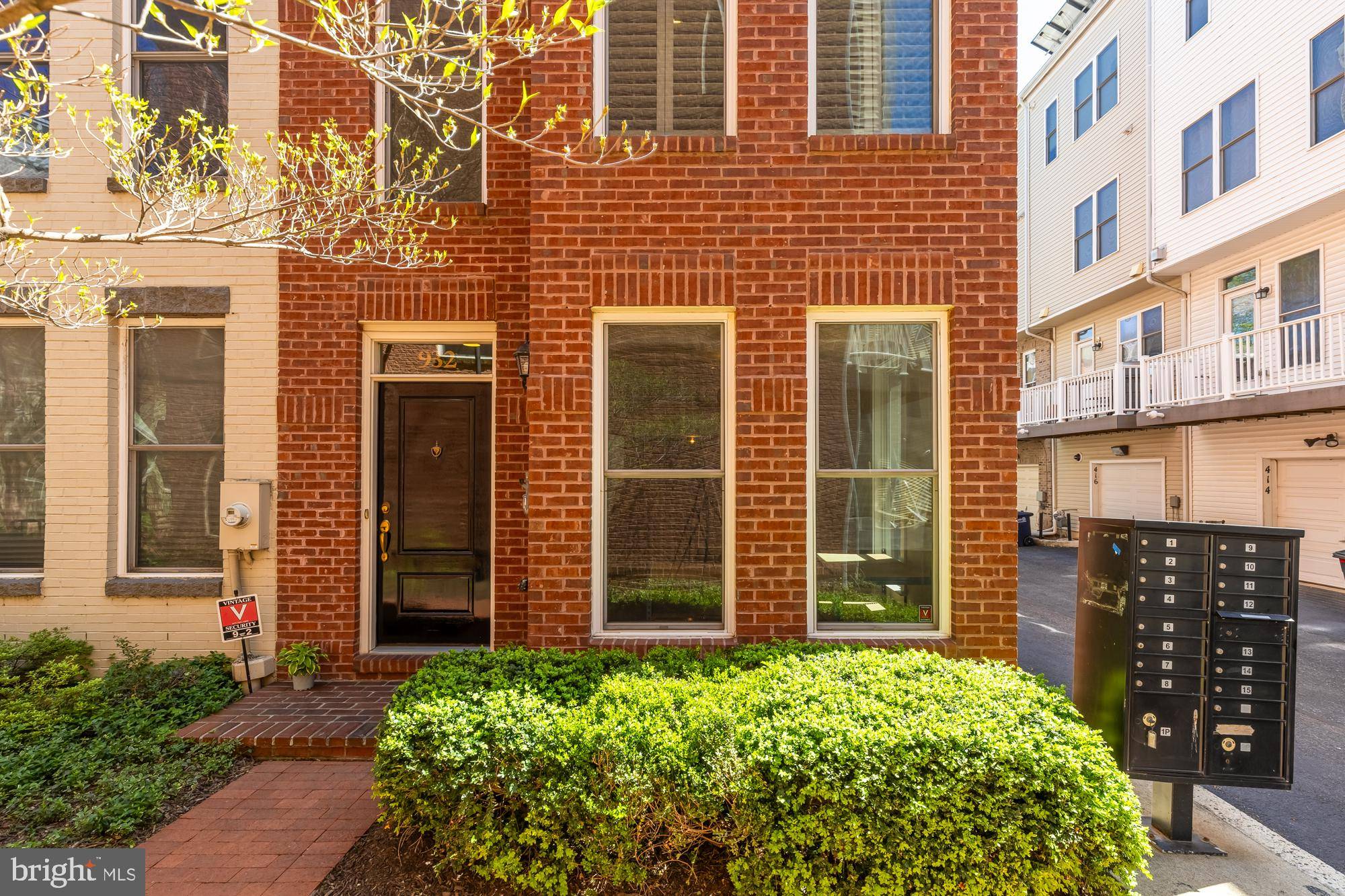 Washington, DC 20003,932 4TH ST SE