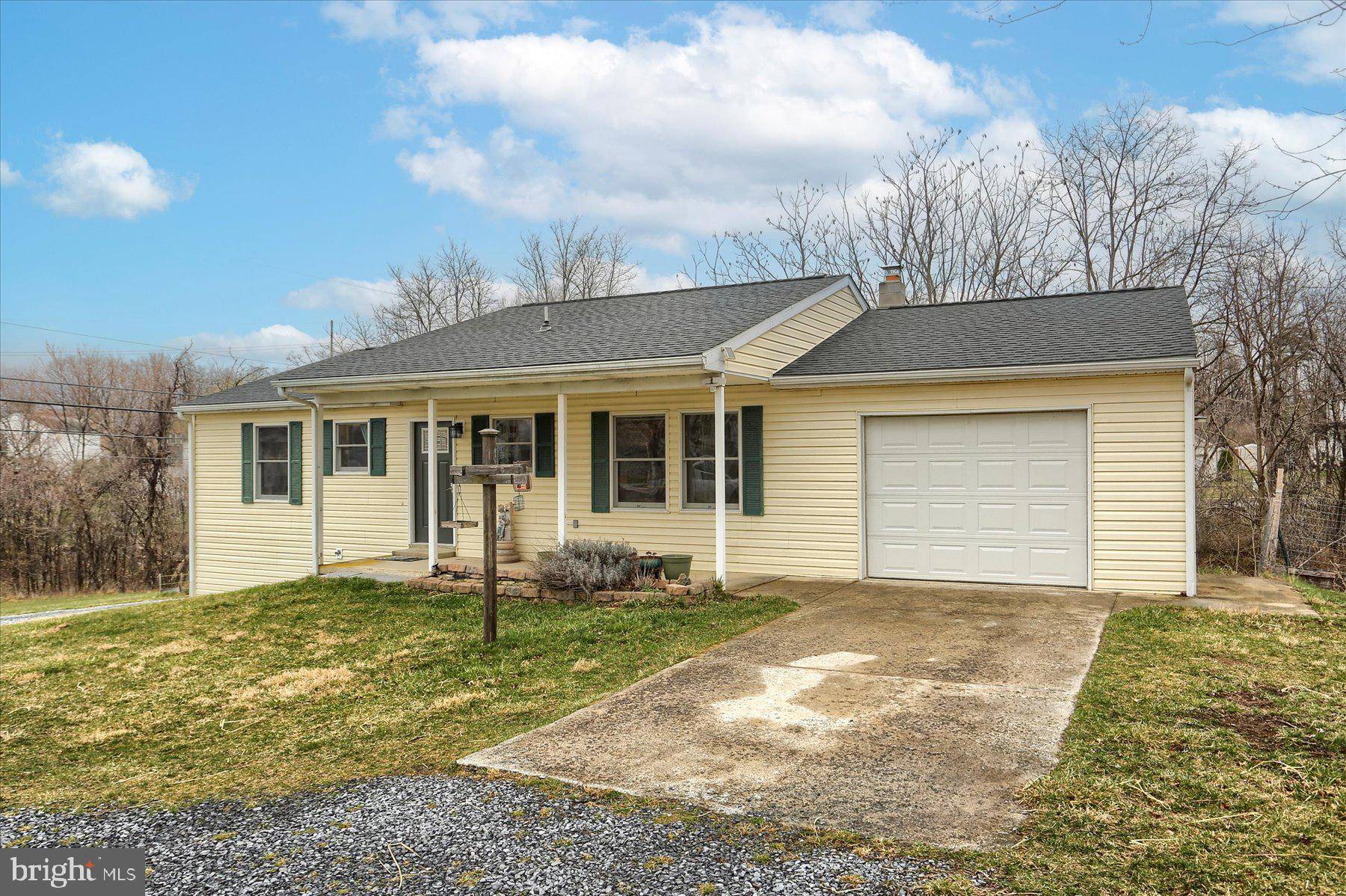 Harrisburg, PA 17110,1828 PEBBLE CT