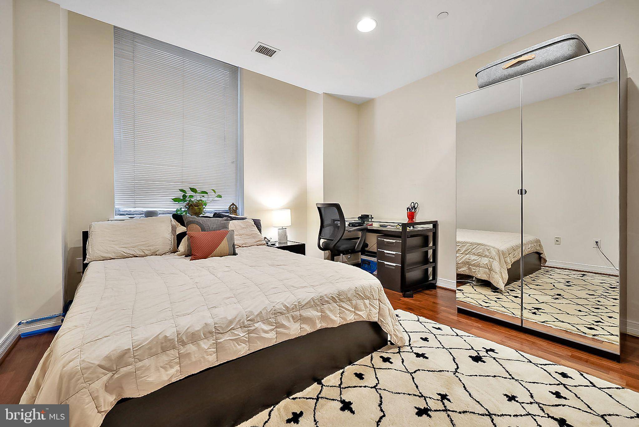Philadelphia, PA 19103,1600-18 ARCH ST #902