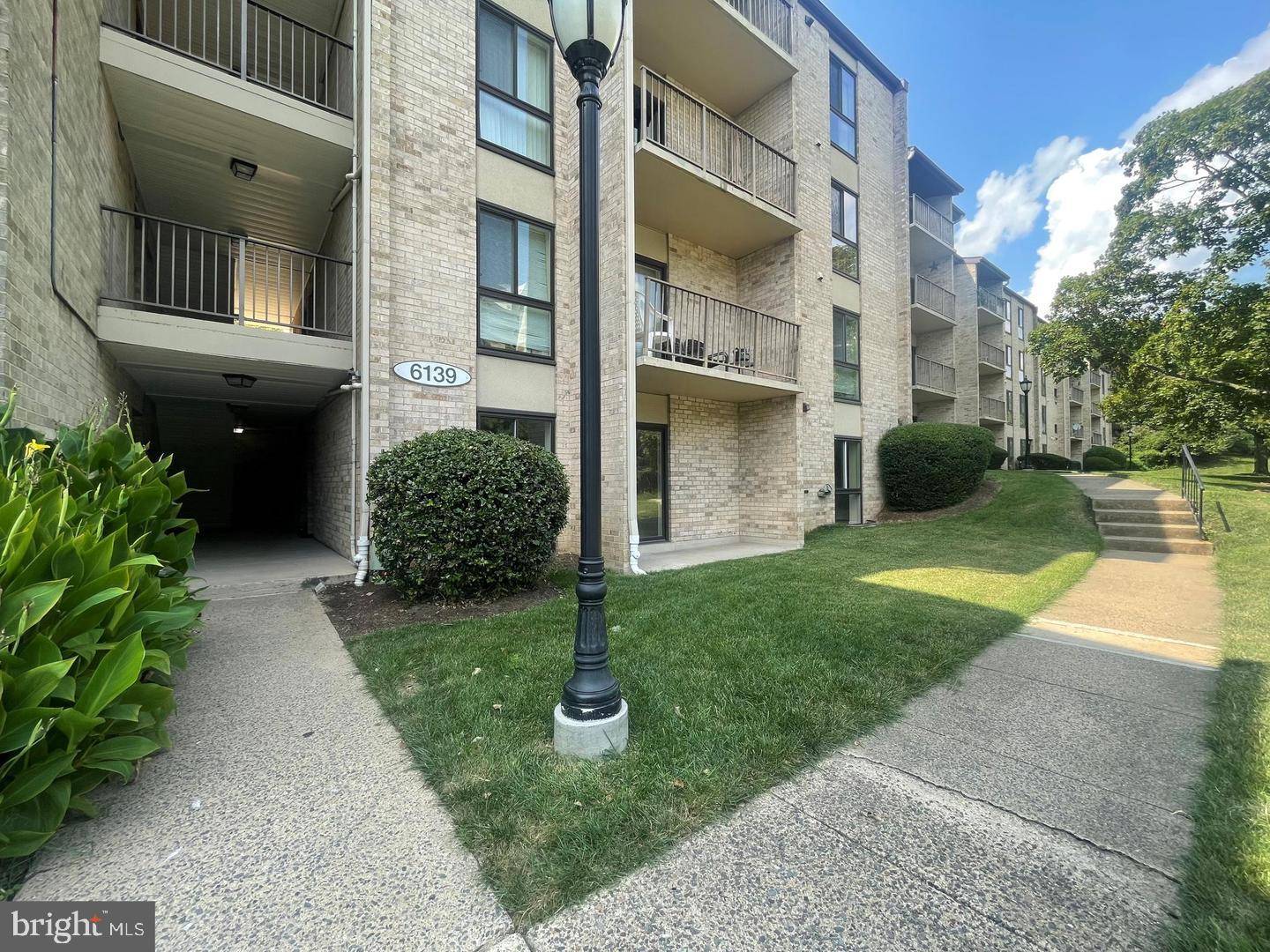 Alexandria, VA 22304,6139 EDSALL RD #A