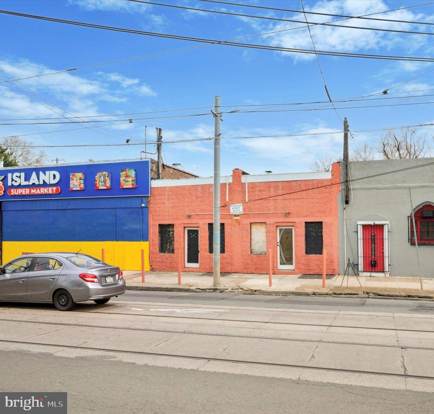Philadelphia, PA 19142,2205-7 ISLAND RD