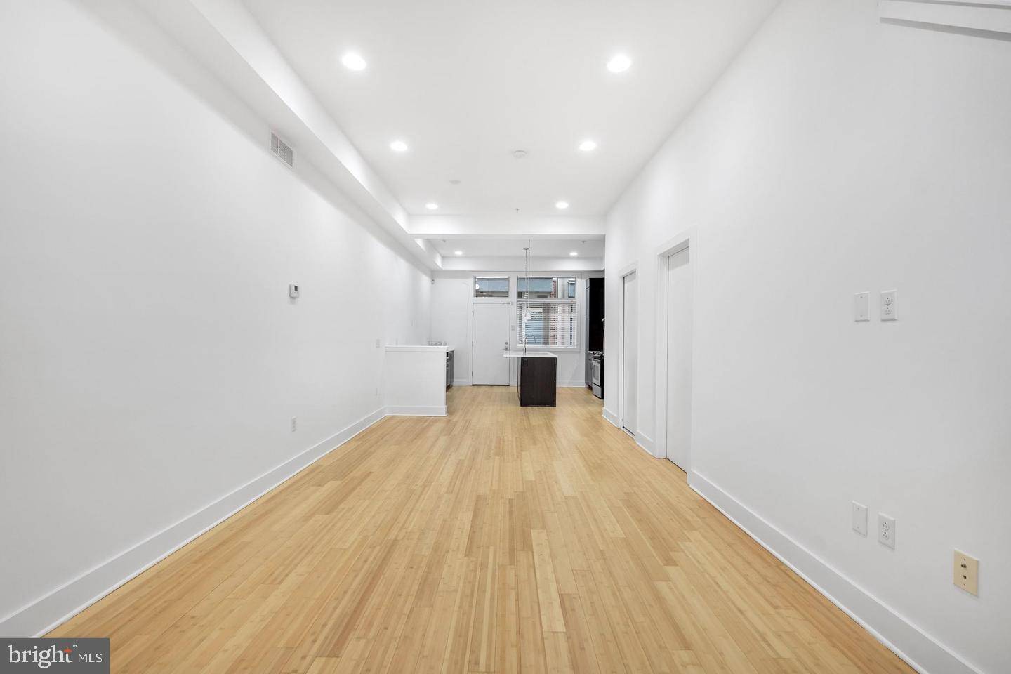 Philadelphia, PA 19123,412 N FRONT ST #30