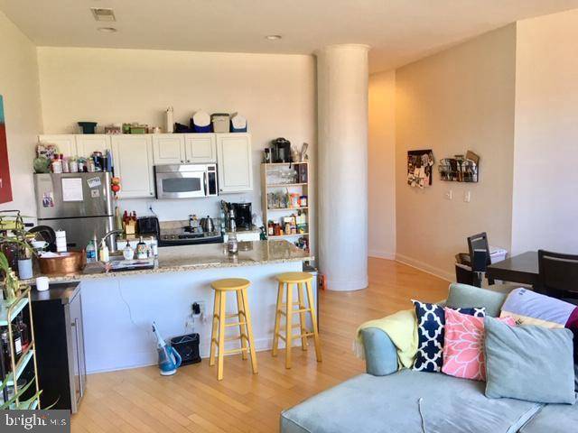 Philadelphia, PA 19106,315 ARCH STREET #404