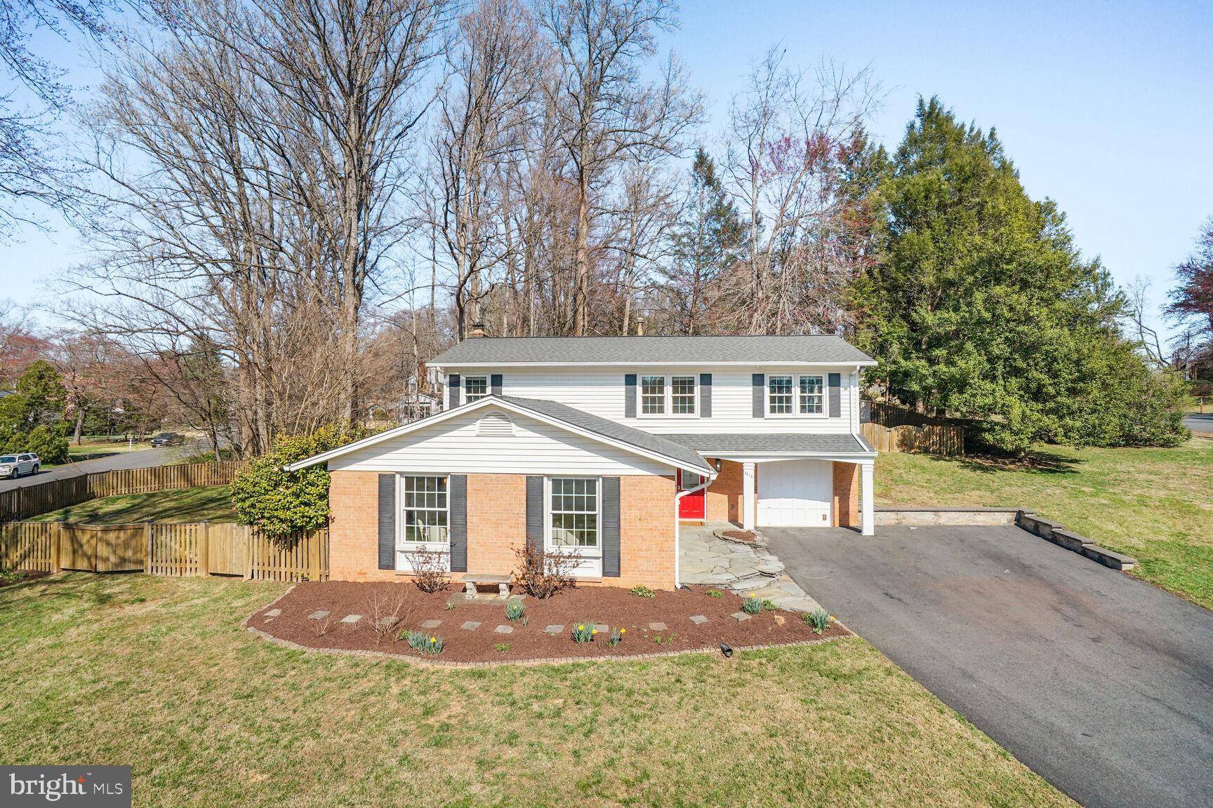 Fairfax, VA 22031,8618 CRESTVIEW DR
