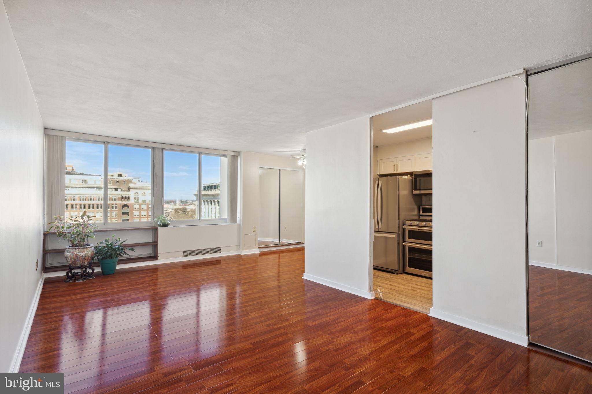 Philadelphia, PA 19106,604-36 S WASHINGTON SQ #1506