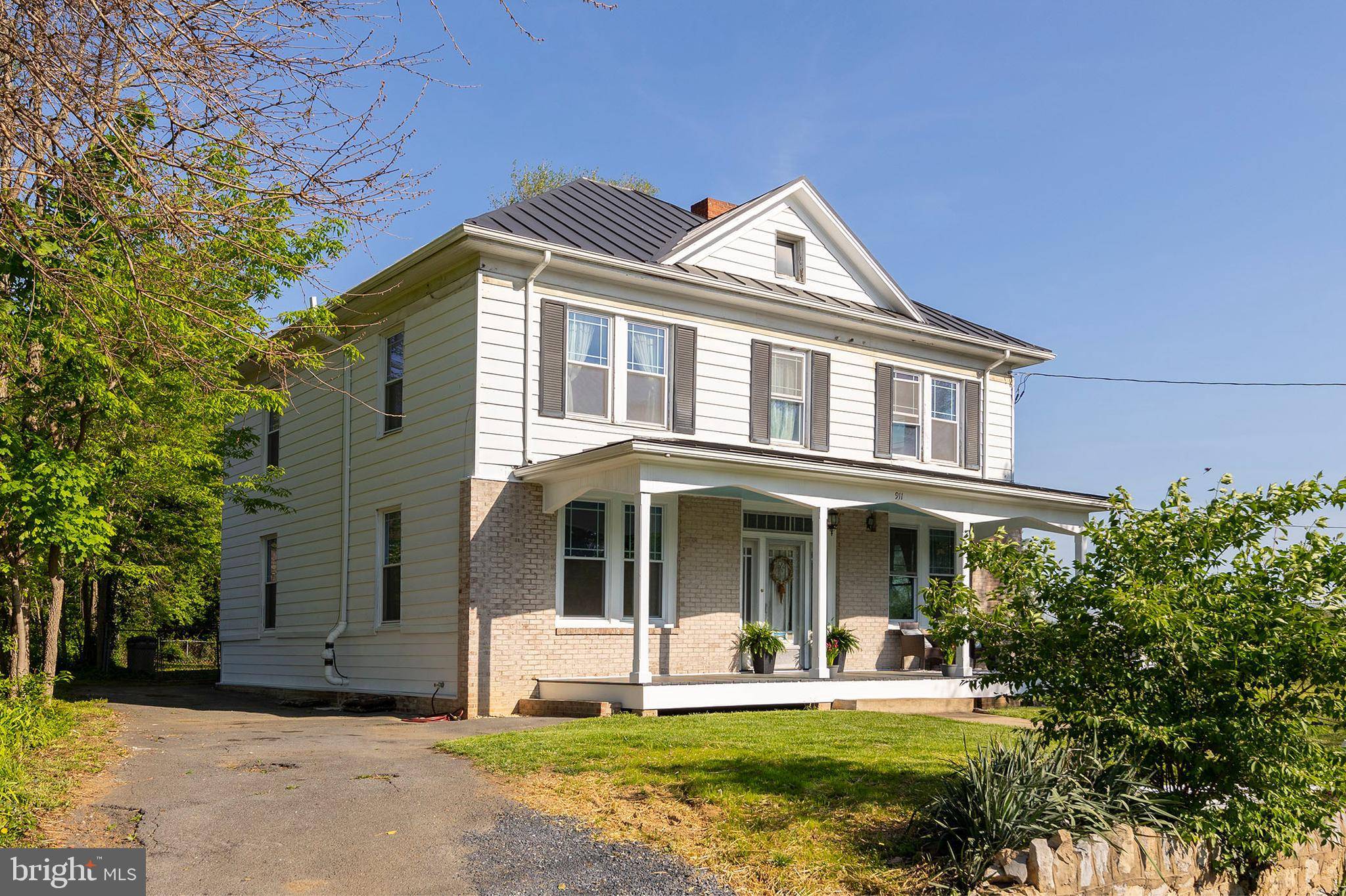 Winchester, VA 22601,911 MARTINSBURG PIKE