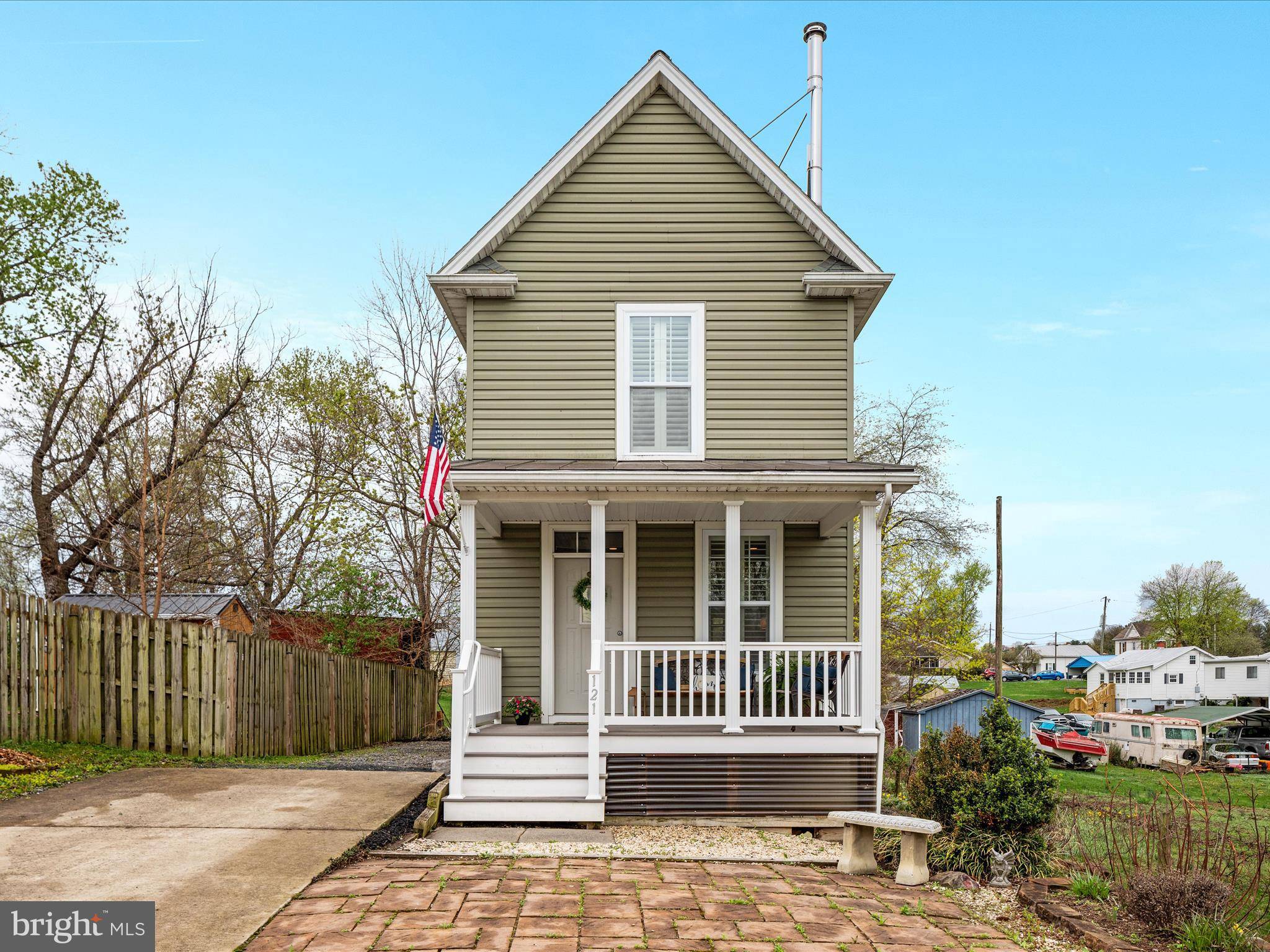 New Market, VA 22844,121 W CONFEDERATE ST