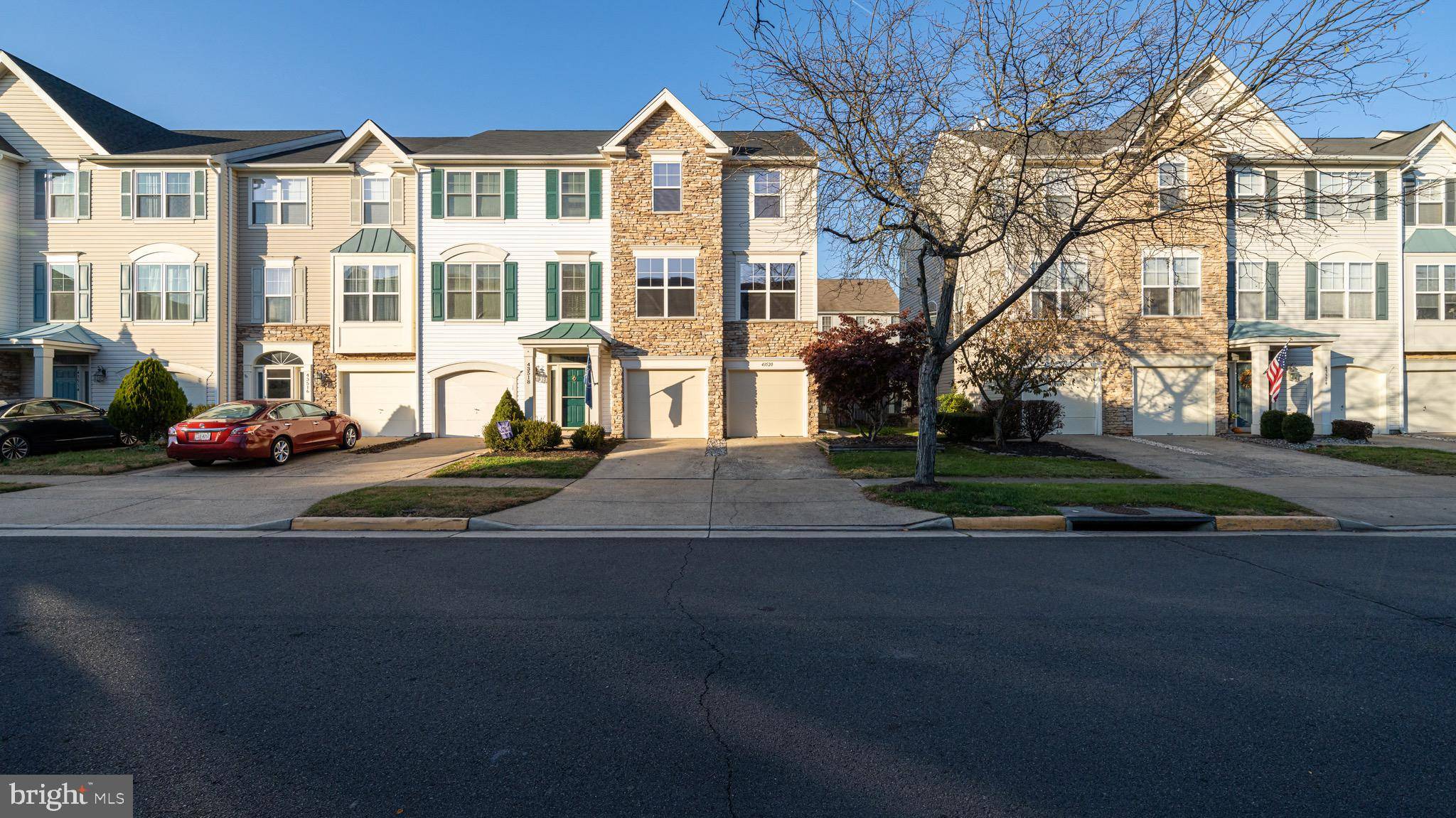 Chantilly, VA 20152,43520 LAIDLOW ST