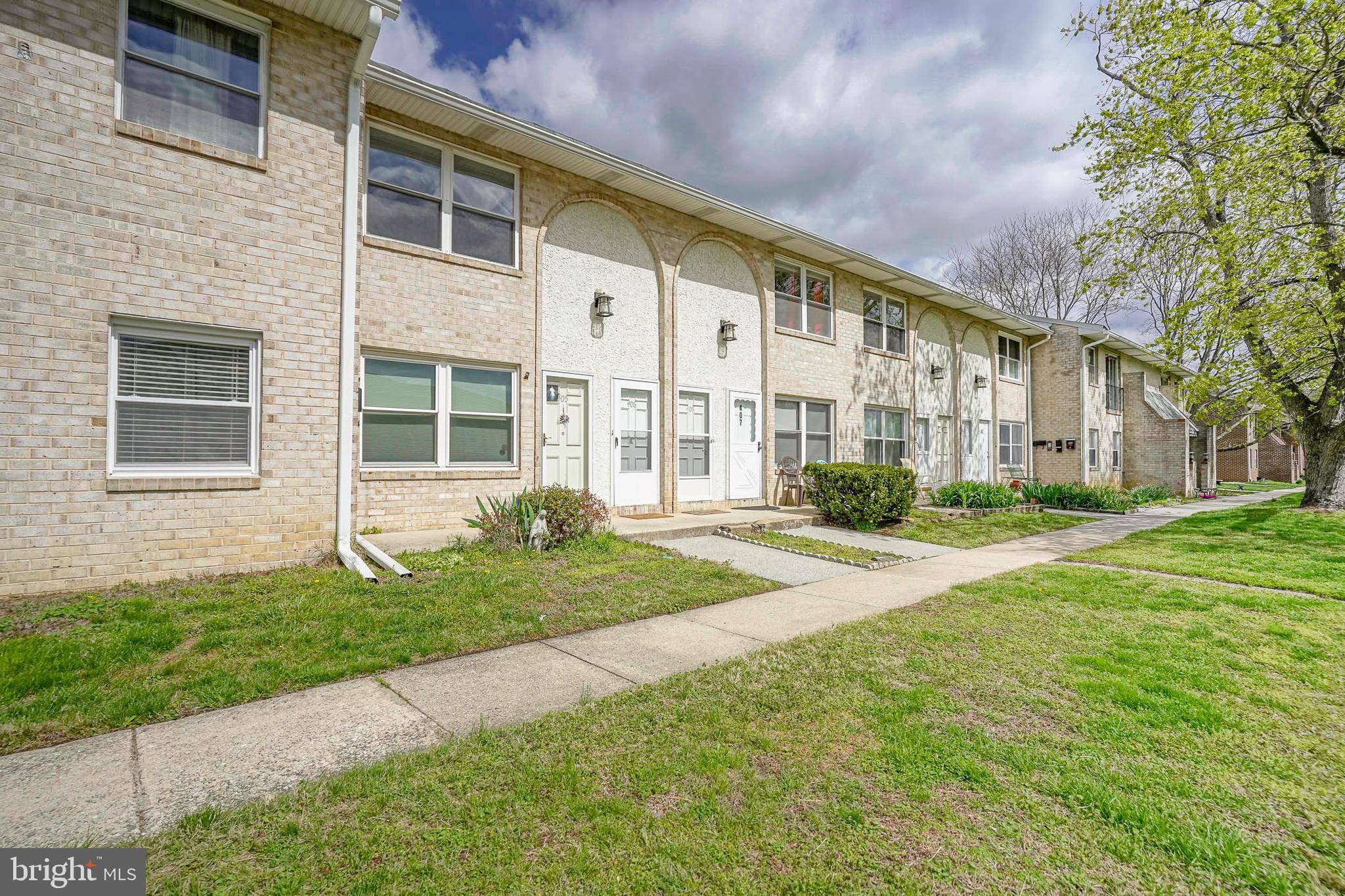 Westville, NJ 08093,406 WINDING WAY