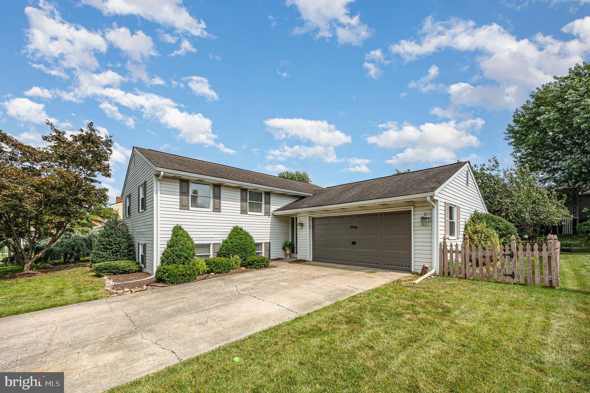 Enola, PA 17025,1016 TEAKWOOD LN