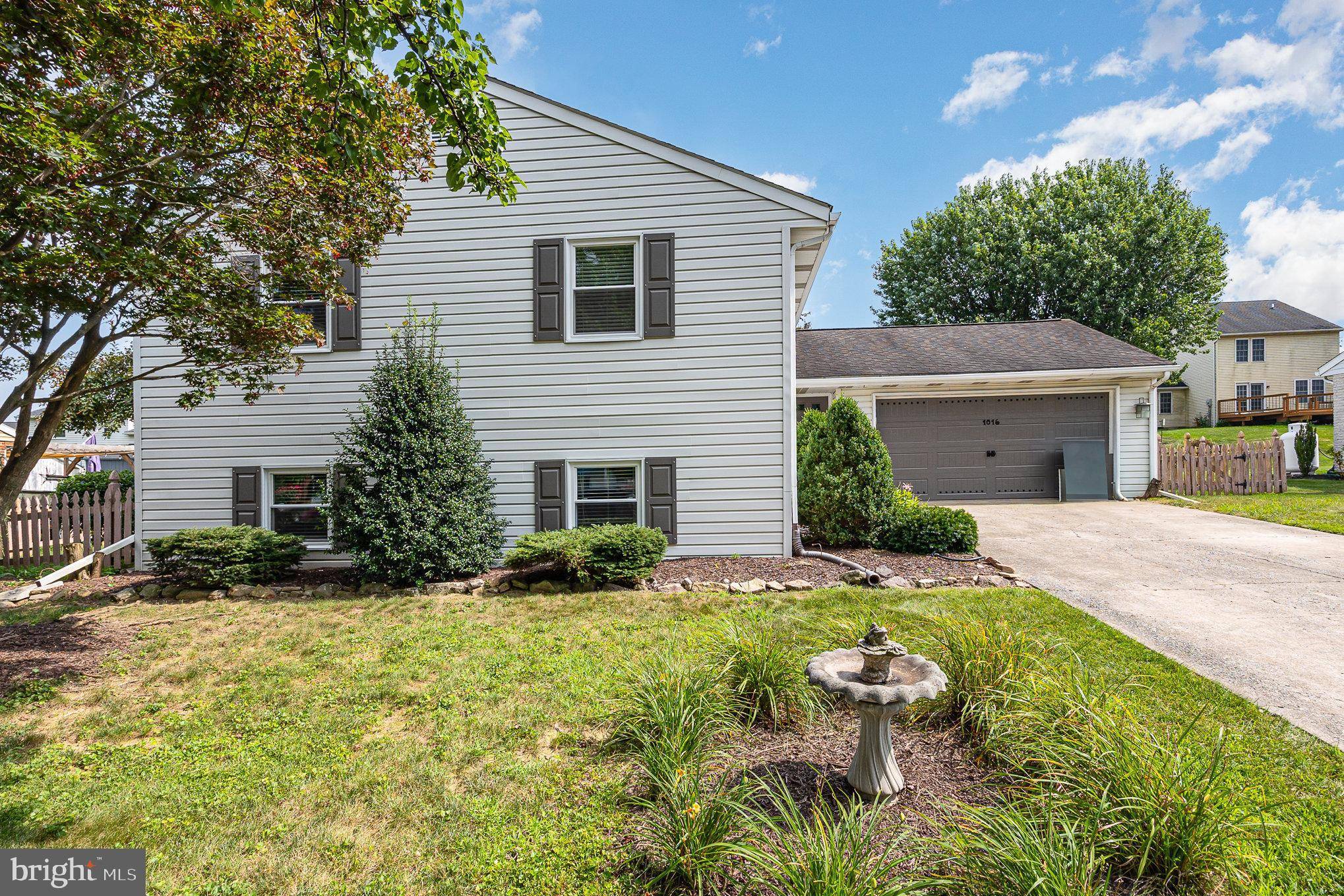 Enola, PA 17025,1016 TEAKWOOD LN