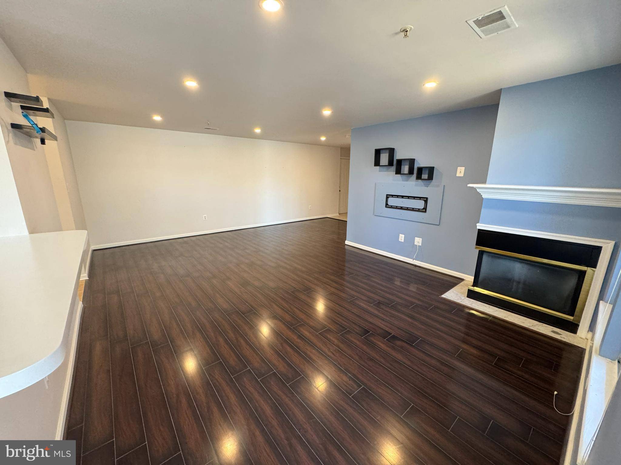 Alexandria, VA 22306,7522 SNOWPEA CT #G