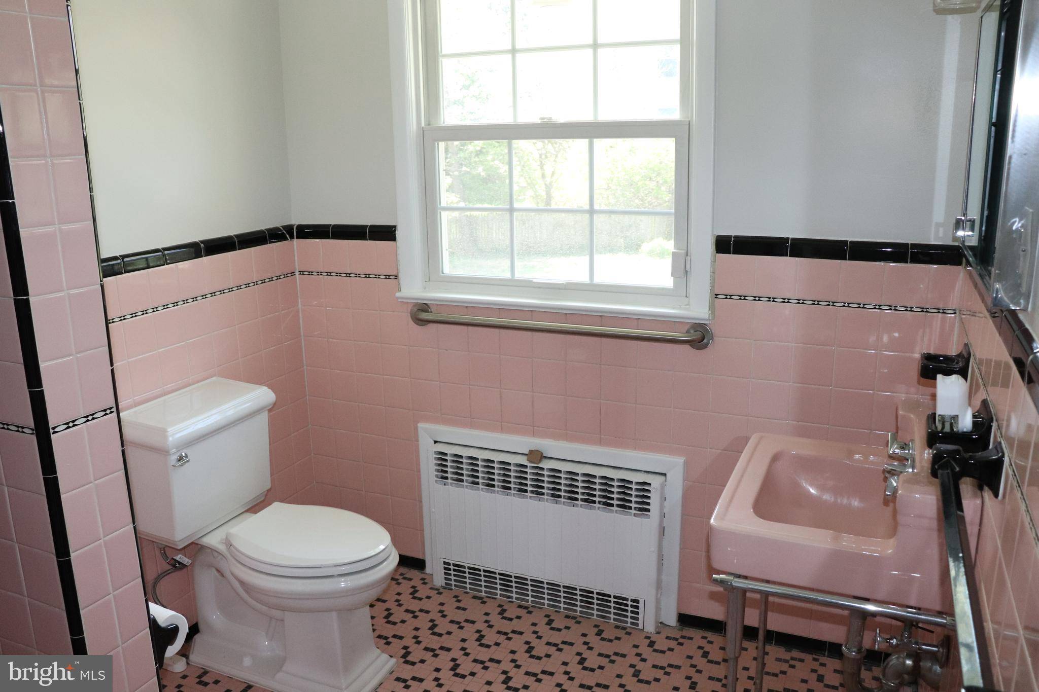 Vienna, VA 22180,2831 CEDAR LN
