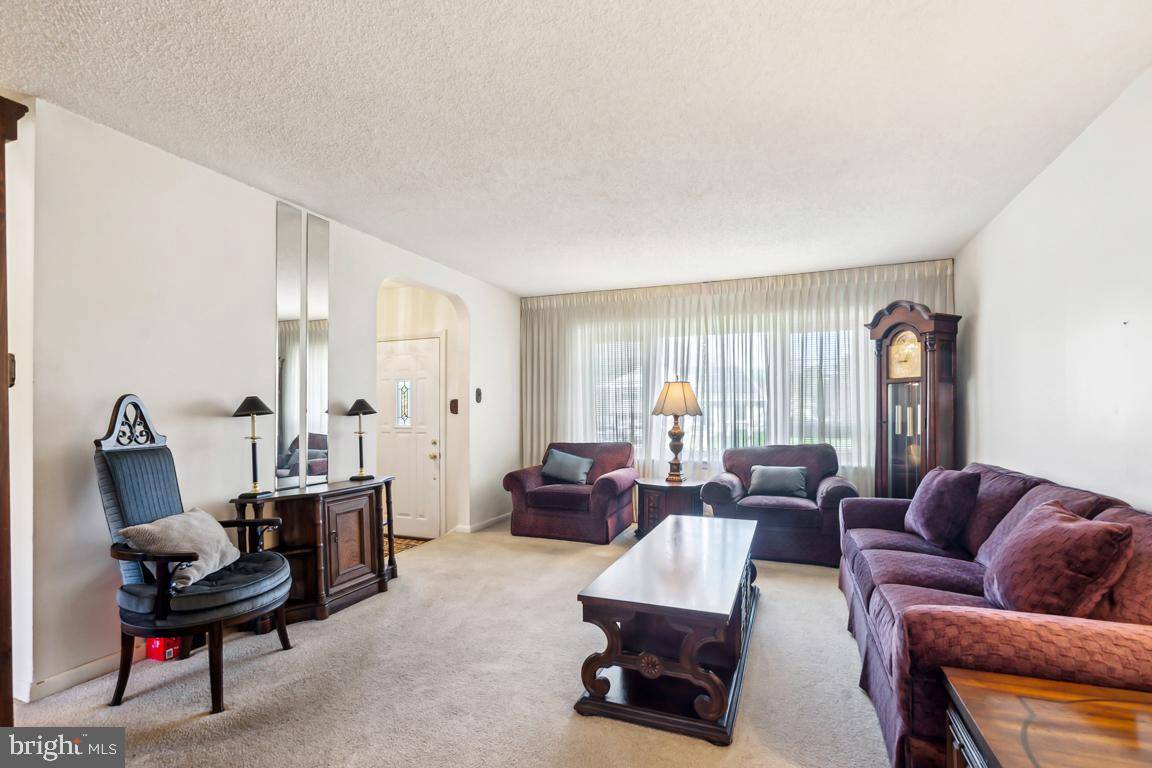 Cinnaminson, NJ 08077,230 BOXWOOD LN