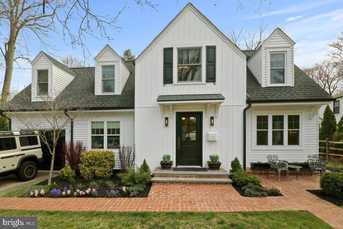 Moorestown, NJ 08057,703 MAPLE CT