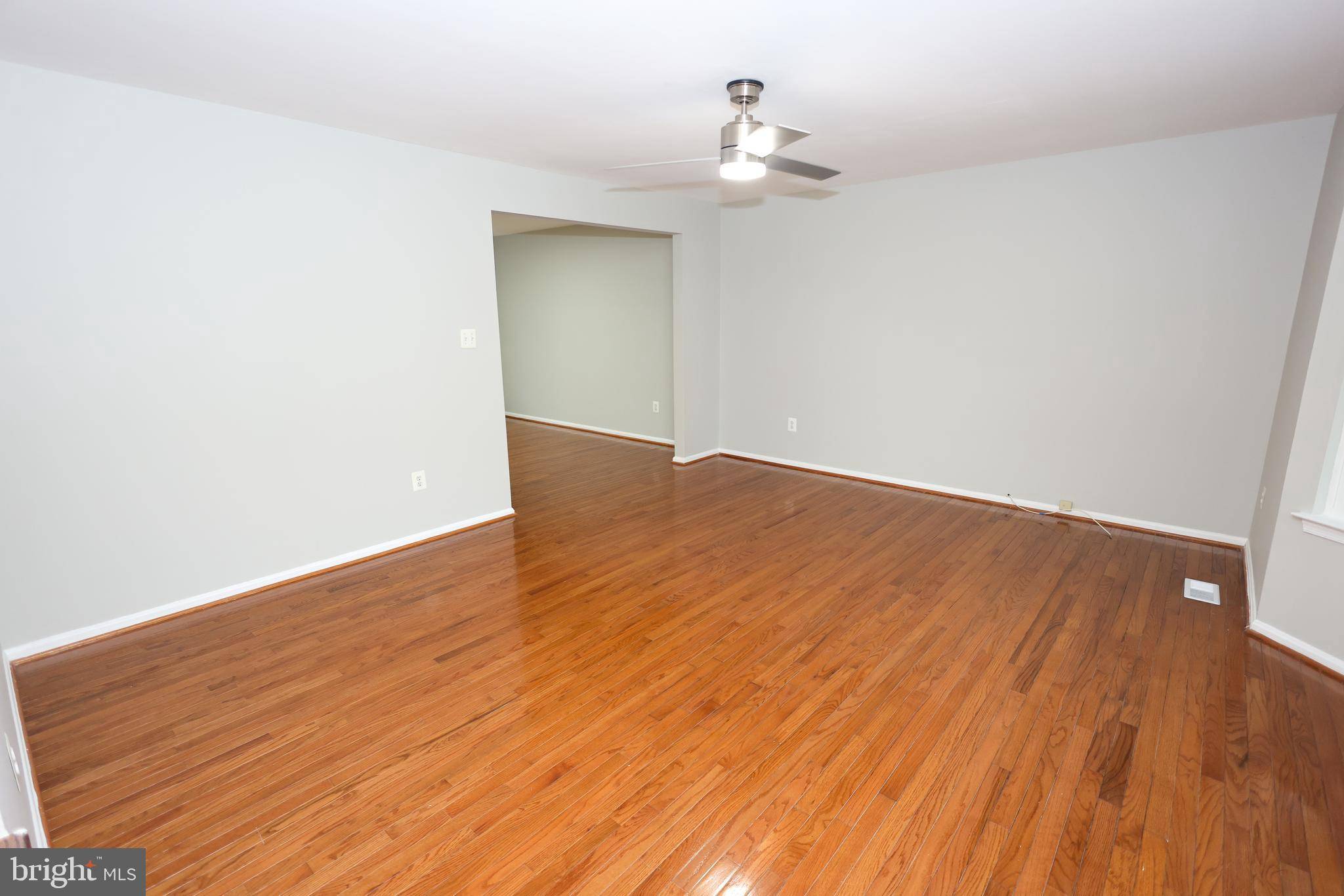 Suitland, MD 20746,6113 PEGGYANNE CT