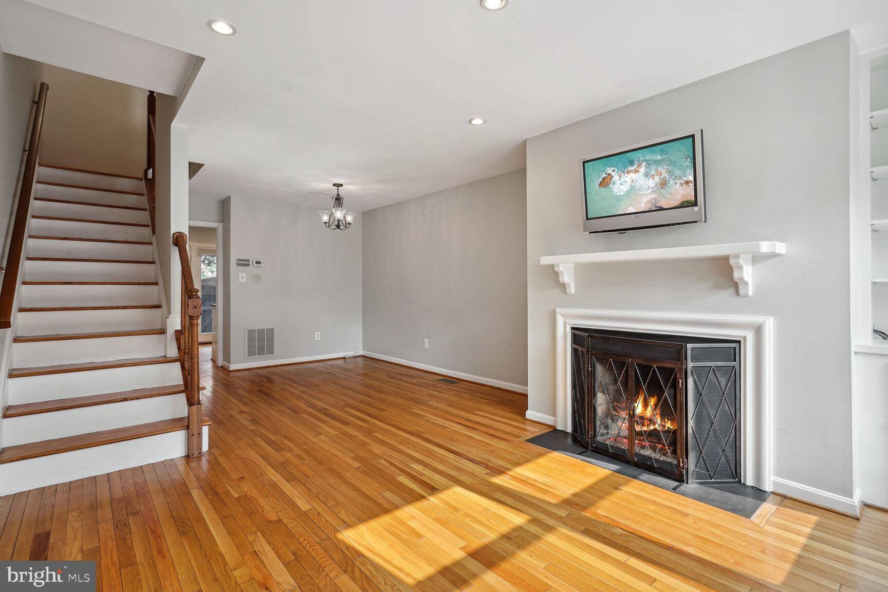 Alexandria, VA 22314,507 COLECROFT CT