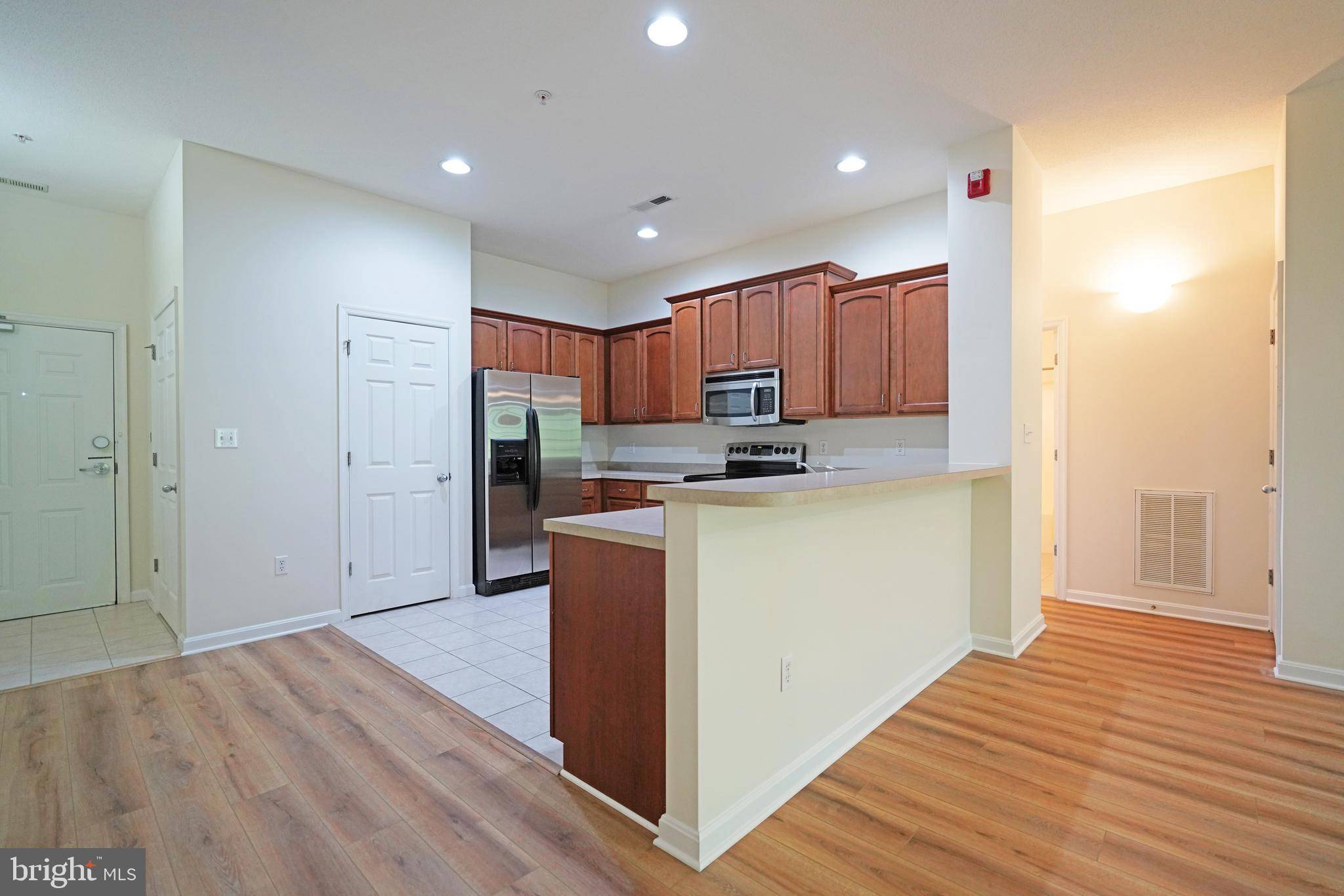 Lewes, DE 19958,17400 N VILLAGE MAIN BLVD #14