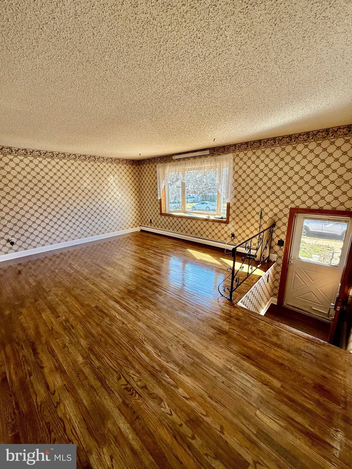 Philadelphia, PA 19154,3527 CHALFONT DR
