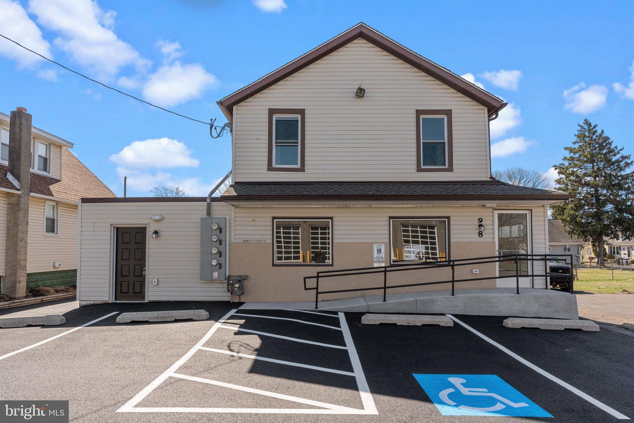 Croydon, PA 19021,908 STATE RD