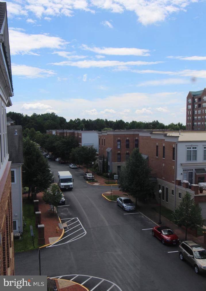 Woodbridge, VA 22191,500 BELMONT BAY DR #411