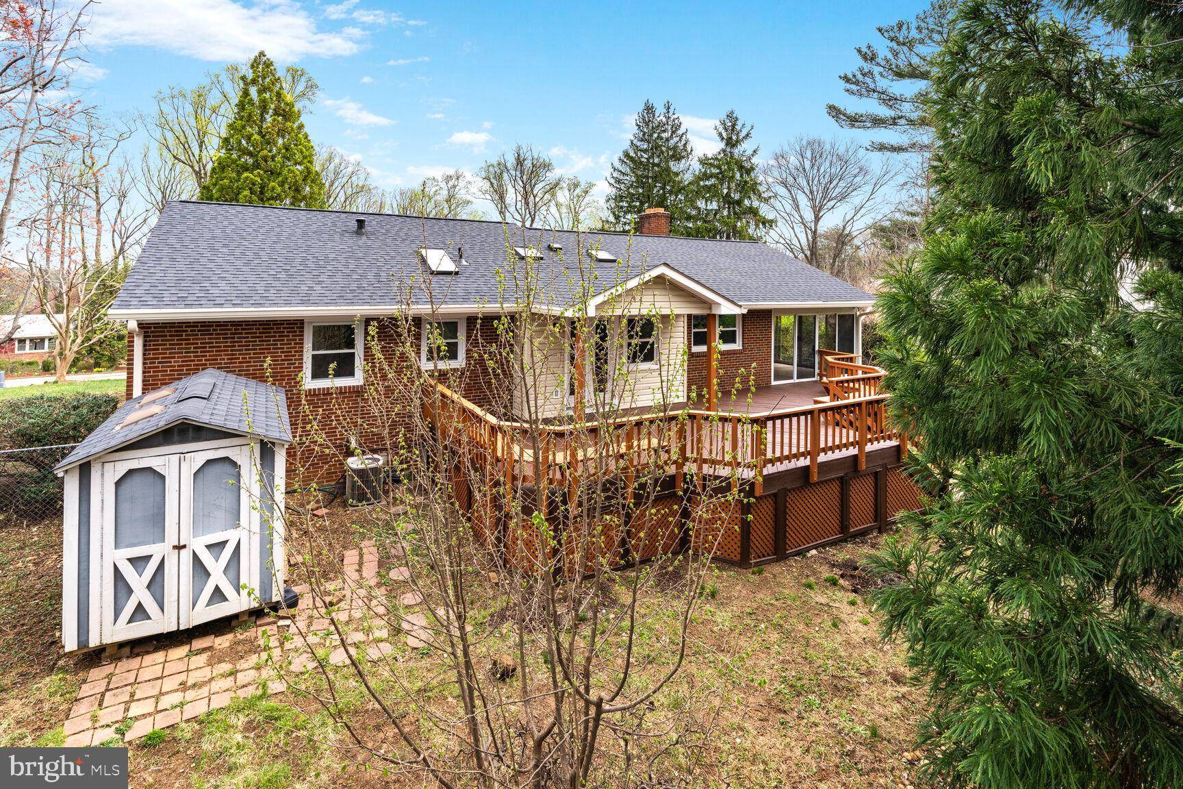 Annandale, VA 22003,7049 CINDY LN