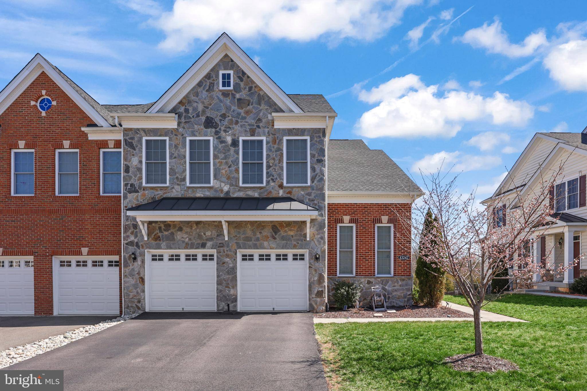 Ashburn, VA 20148,43242 HATTONTOWN WOODS TER