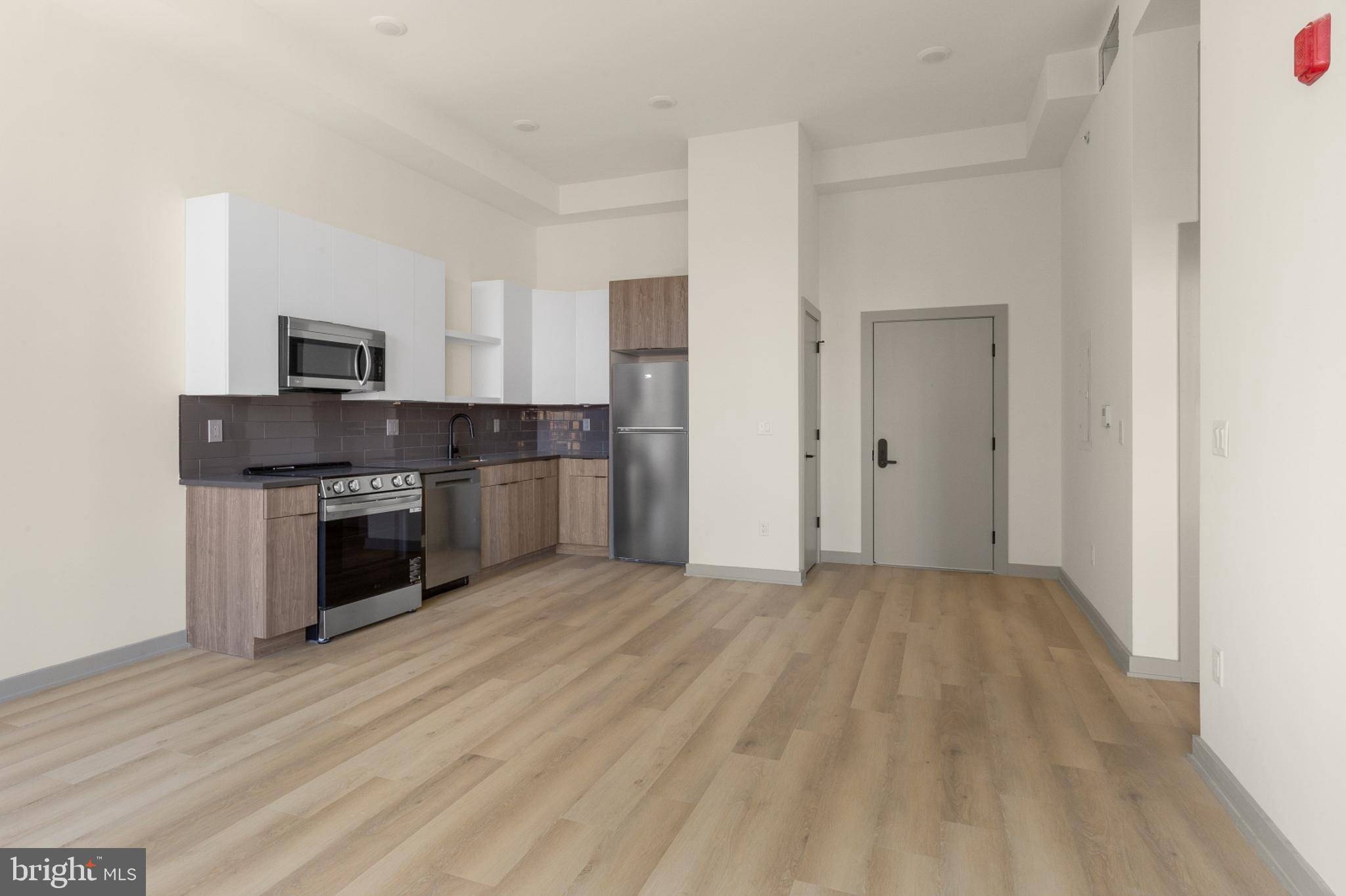 Philadelphia, PA 19123,689 N BROAD ST #305