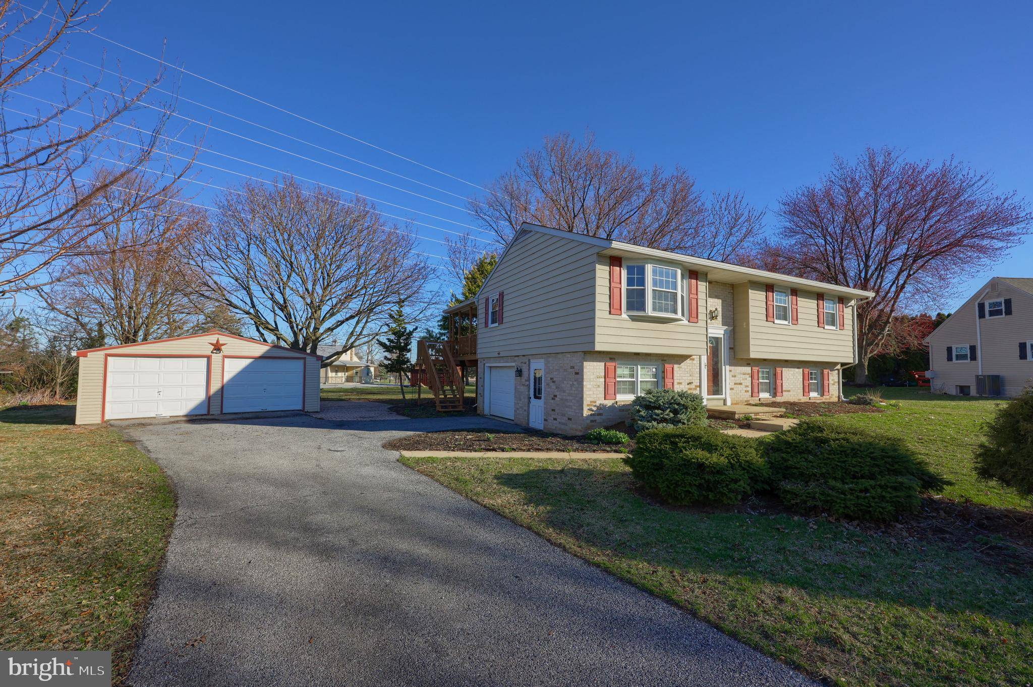 New Holland, PA 17557,709 PLEASANT DR
