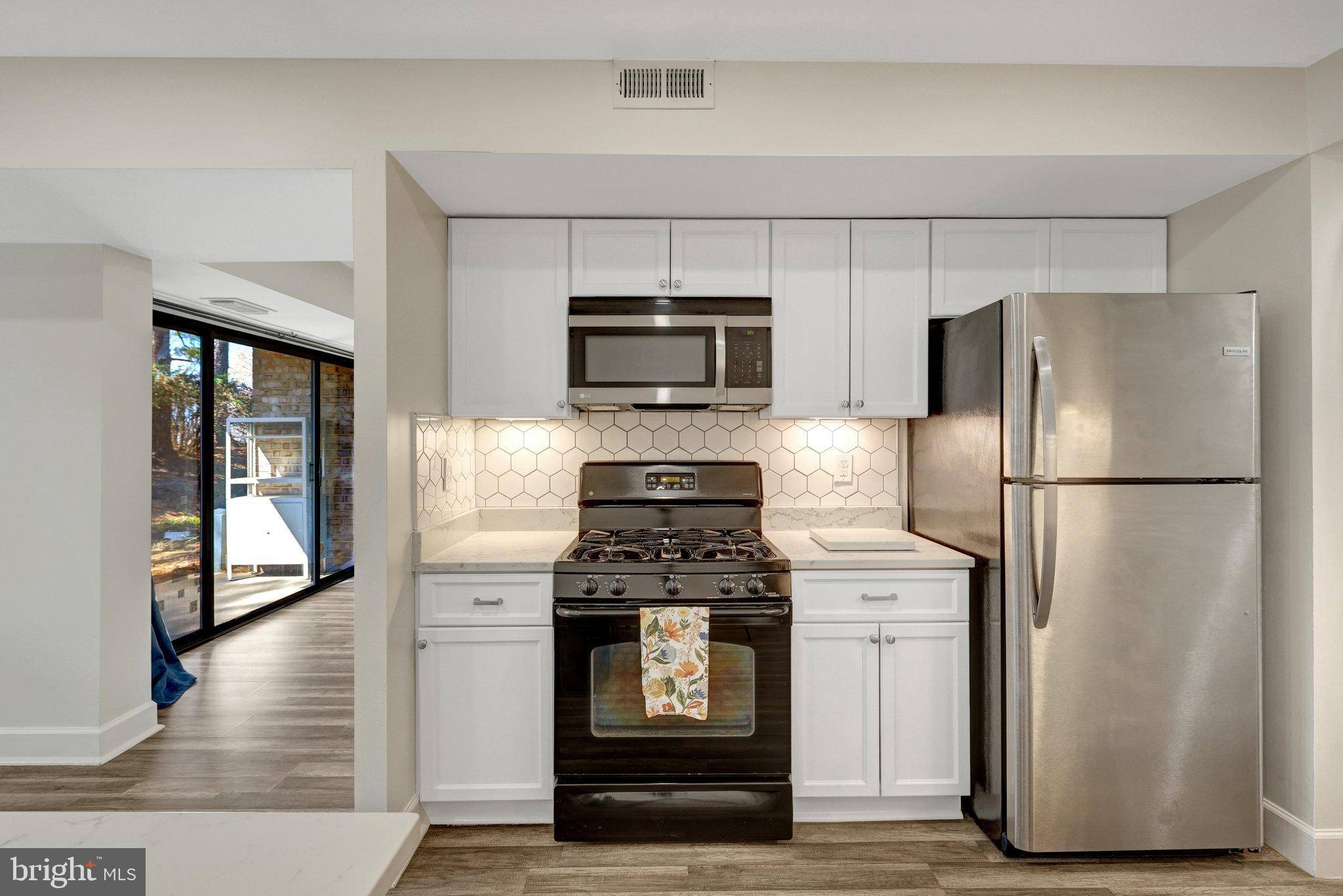 Reston, VA 20191,2066 ROYAL FERN CT #1B