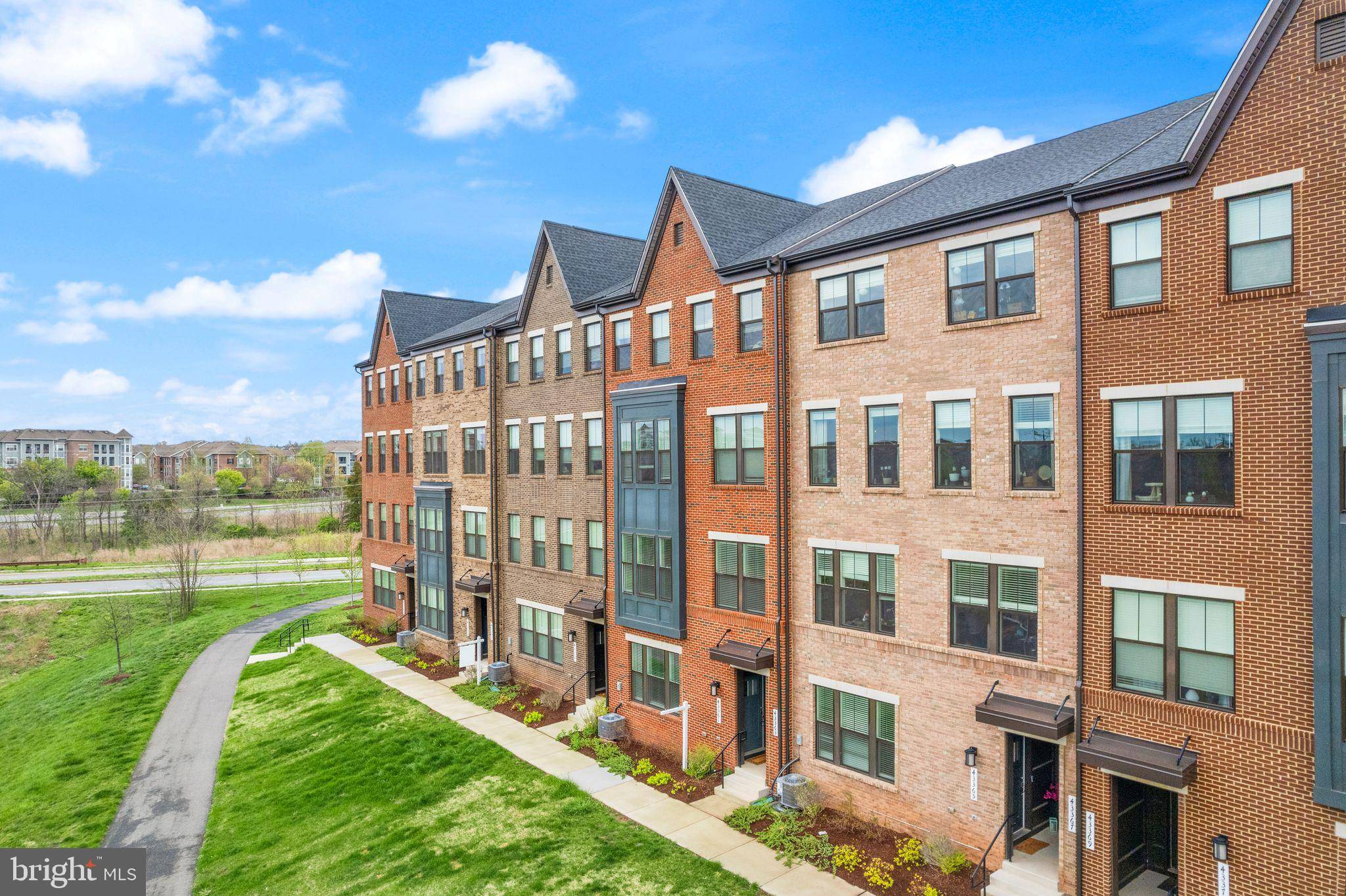 Ashburn, VA 20148,43361 RADFORD DIVIDE TER
