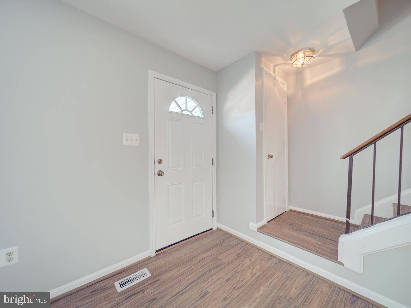 Herndon, VA 20170,717 BIRCH CT