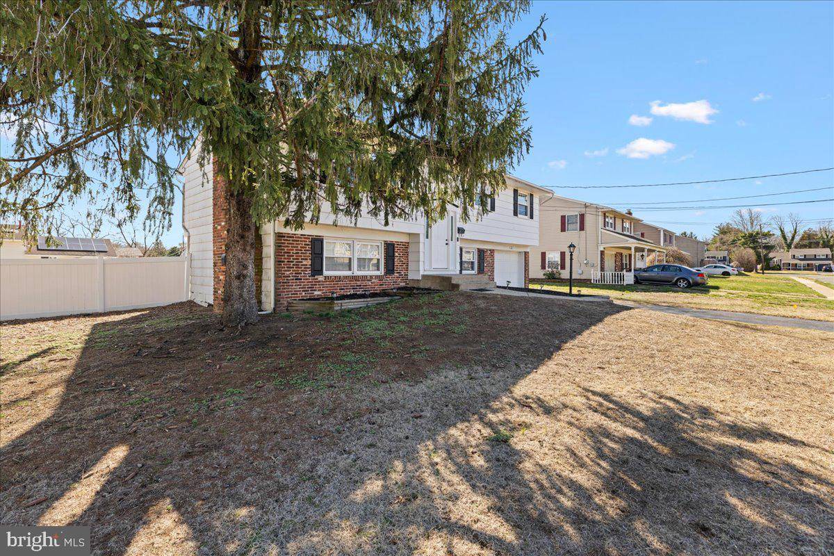 Burlington Township, NJ 08016,27 EVERGREEN LN