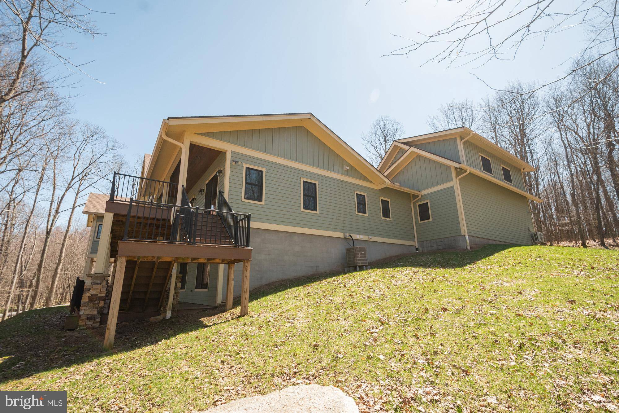 Oakland, MD 21550,216 TARN DR