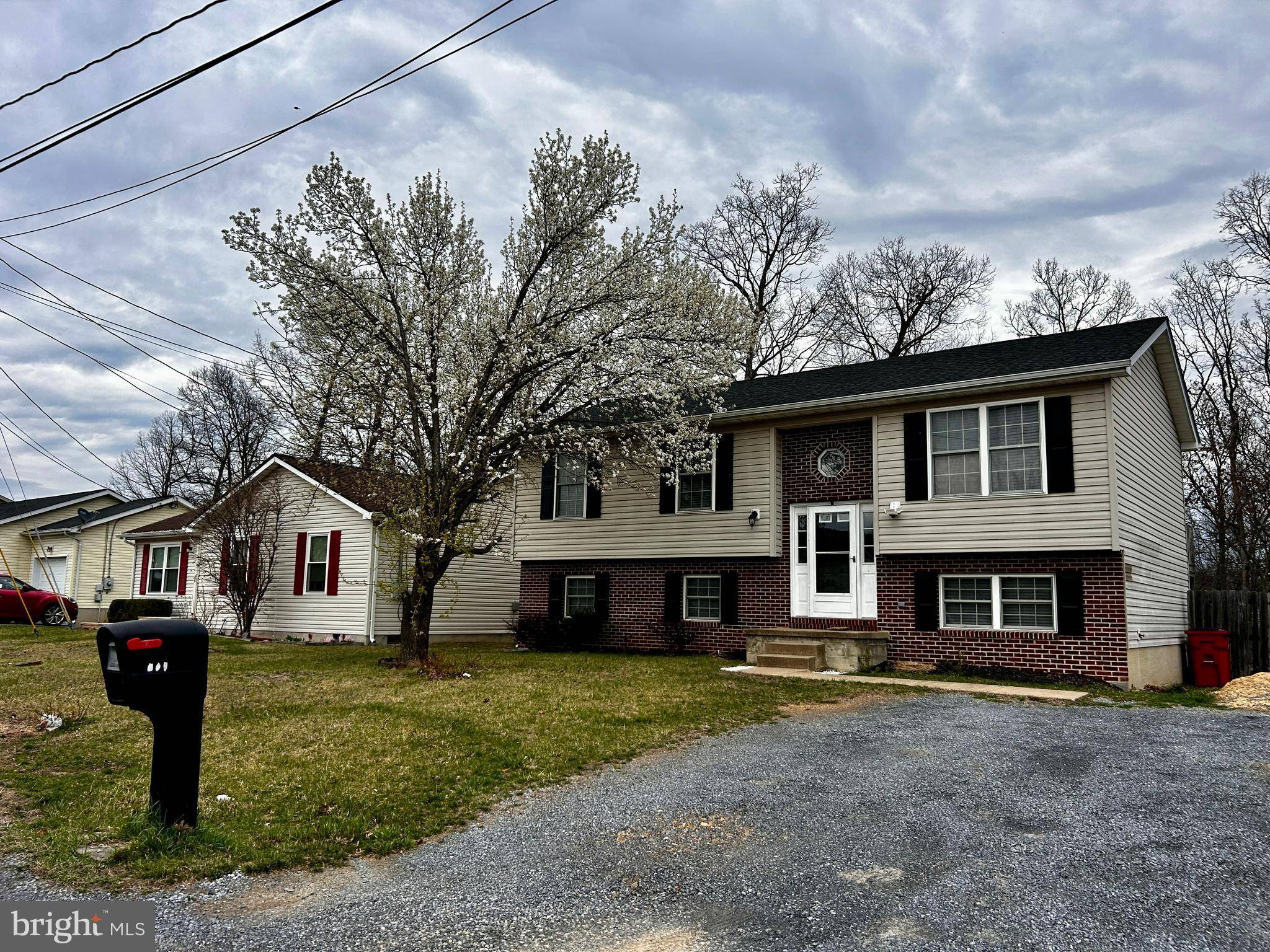 Inwood, WV 25428,257 IDYLLWOOD DR