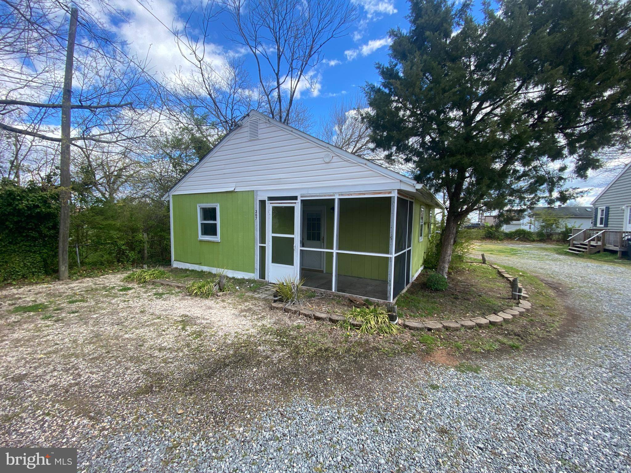 Colonial Beach, VA 22443,207 NORTH IRVING AVENUE