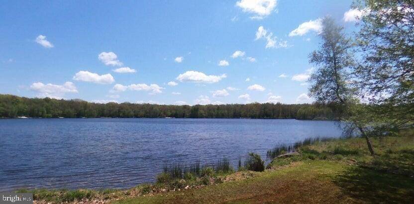 Pocono Lake, PA 18347,206 MAPLE DR