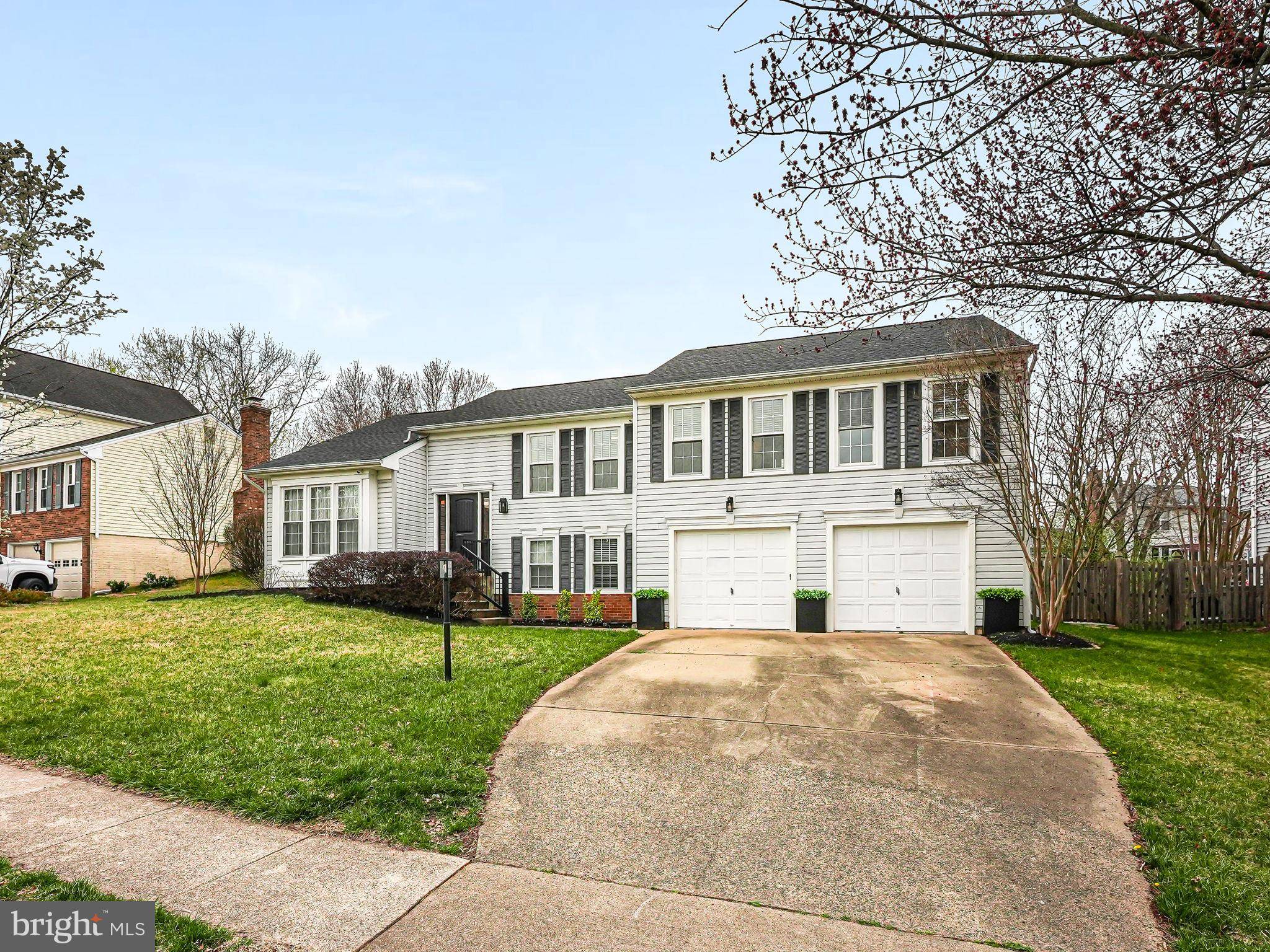 Sterling, VA 20165,107 COUNTRY RD