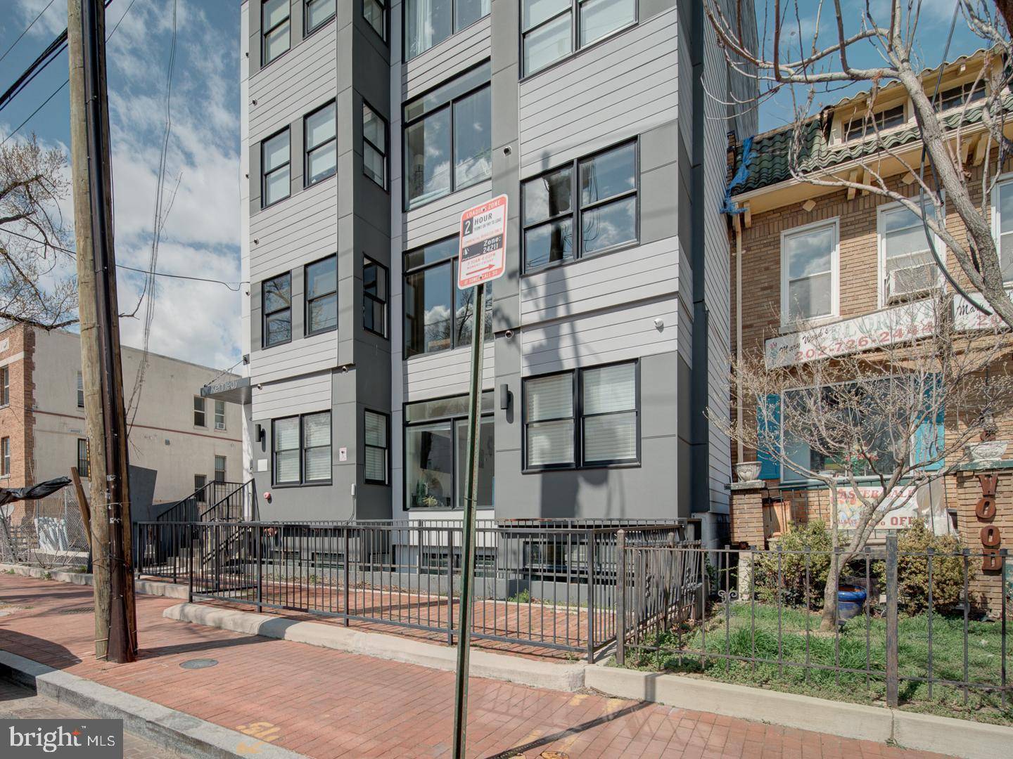 Washington, DC 20011,927 KENNEDY ST NW #B01