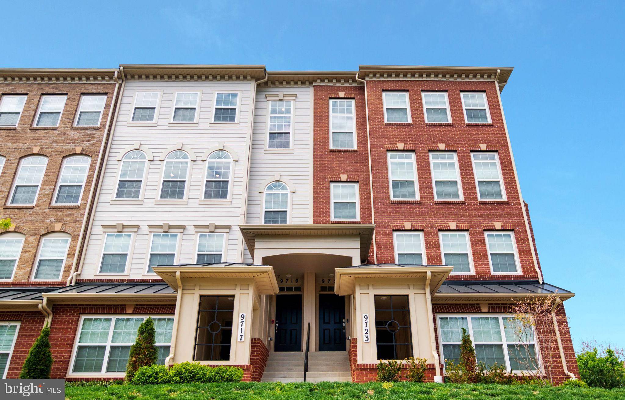 Lanham, MD 20706,9719 VANG DR #810
