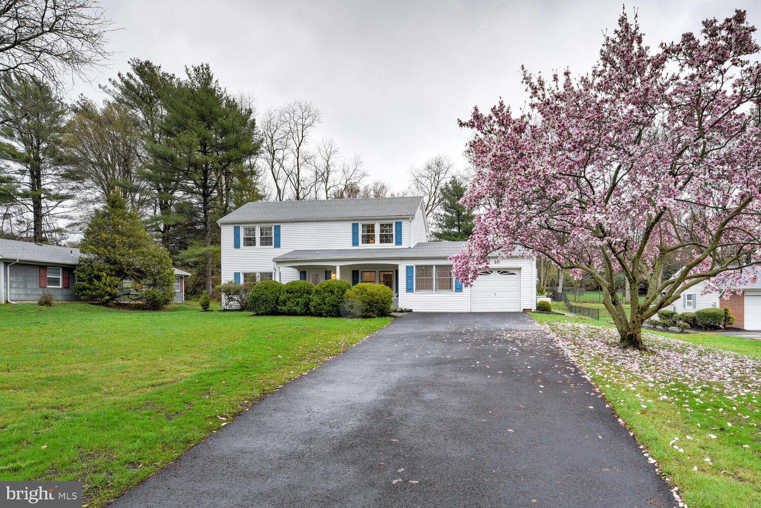 Manalapan, NJ 07726,10 MCINTOSH LN