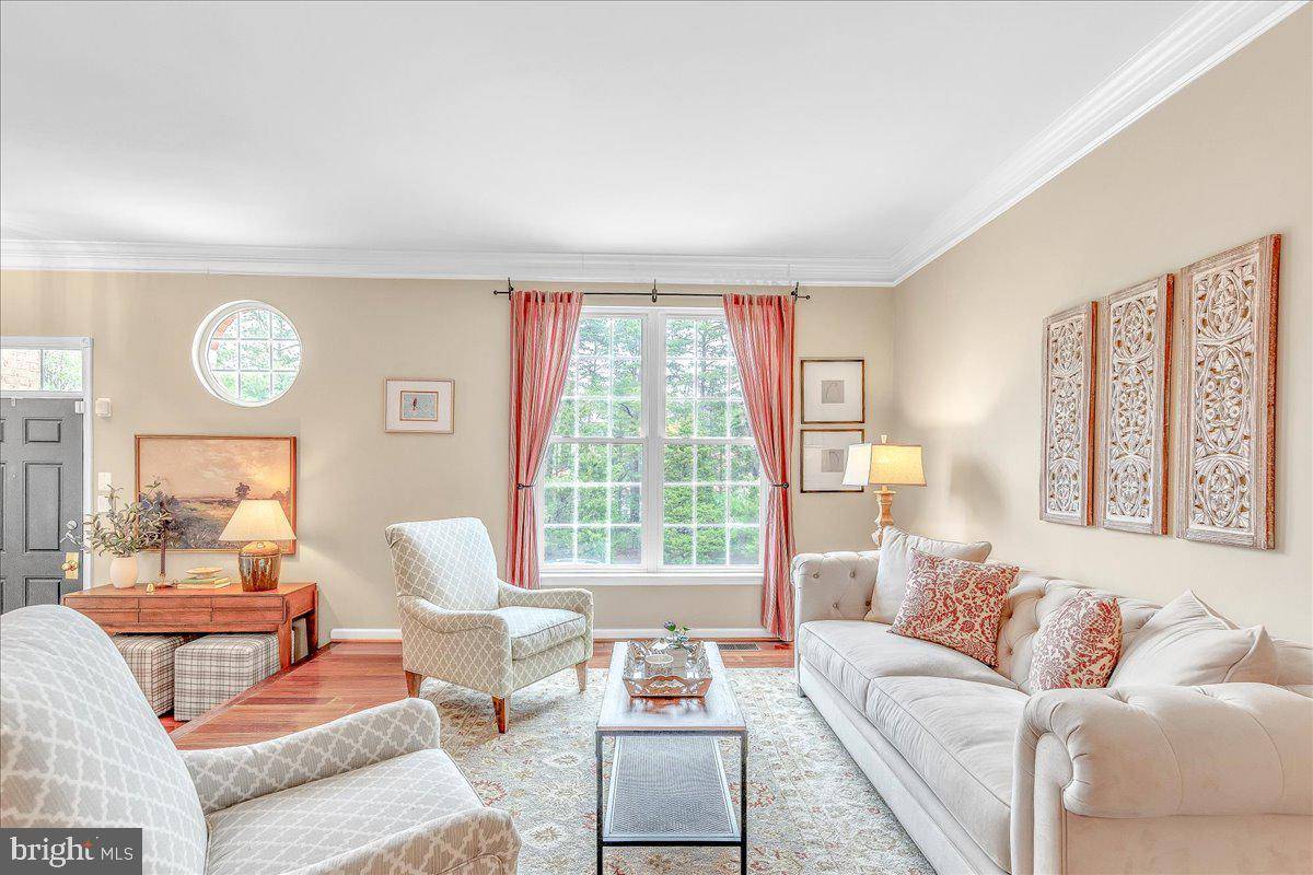 Chantilly, VA 20152,42907 OLANDER SQ