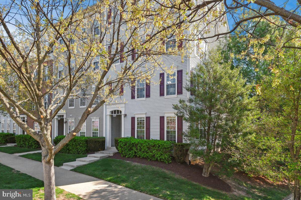 Gaithersburg, MD 20878,688 ORCHARD RIDGE DR #100