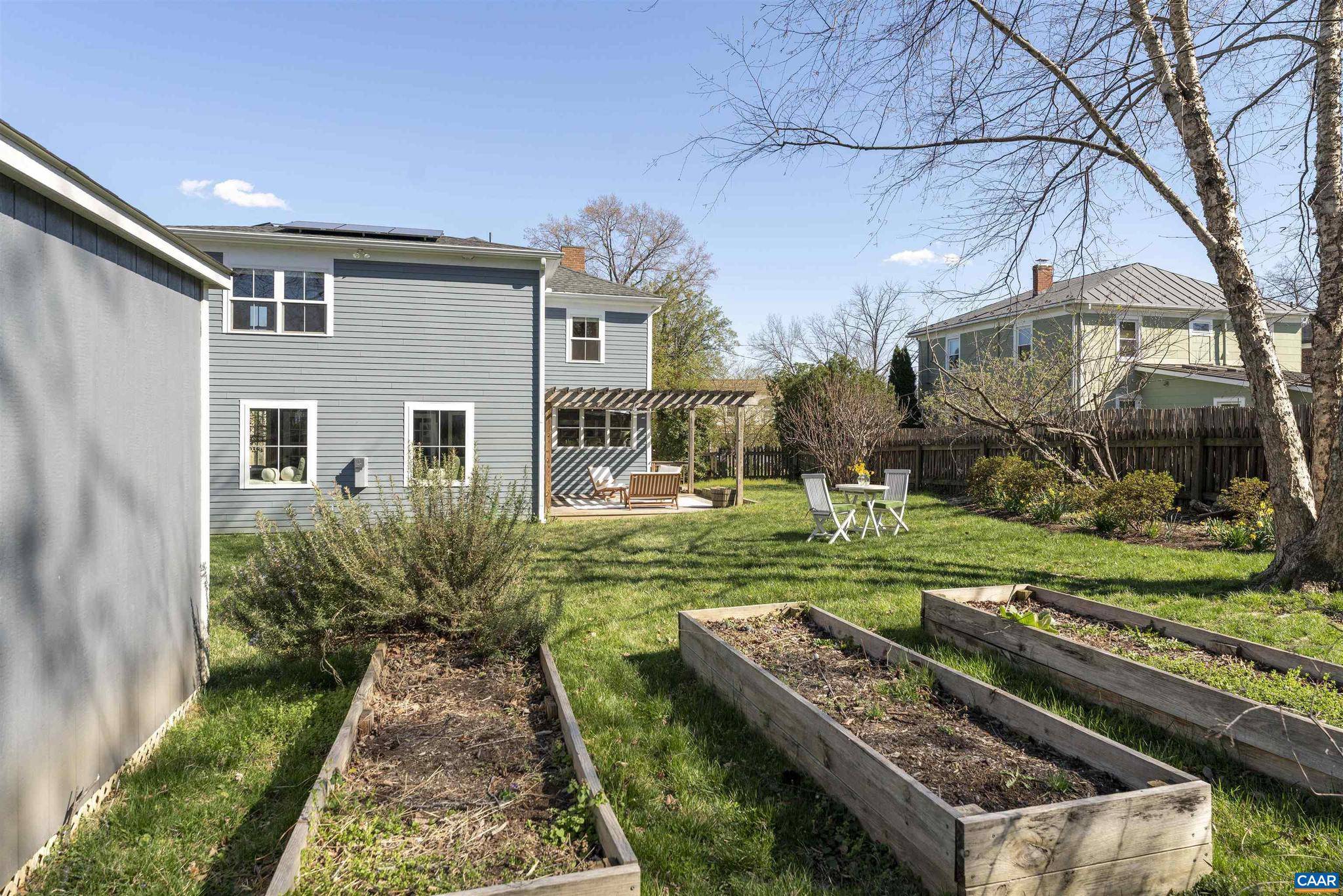 Charlottesville, VA 22902,217 DOUGLAS AVE