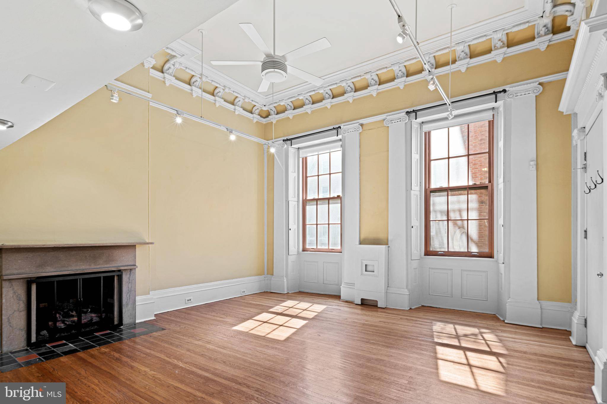 Philadelphia, PA 19107,1008-20 SPRUCE ST #1018 - 1M